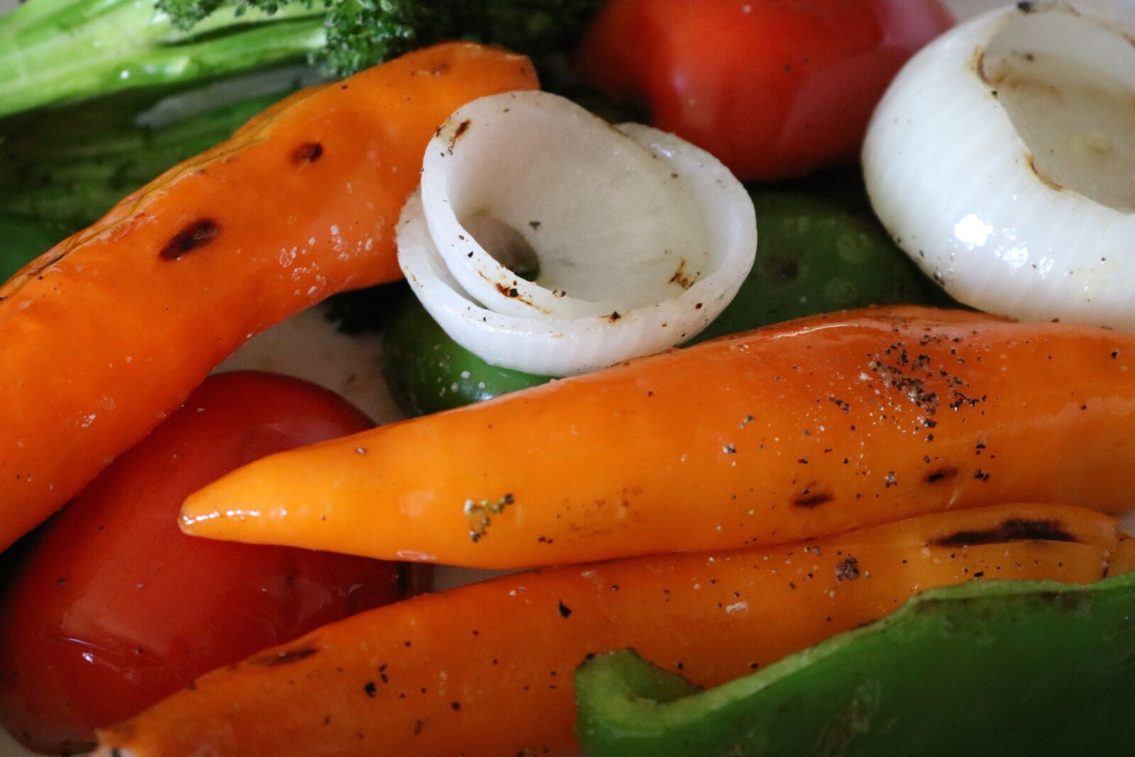 Canon EOS 750D (EOS Rebel T6i / EOS Kiss X8i) sample photo. Veggies, vegetables, peppers photography