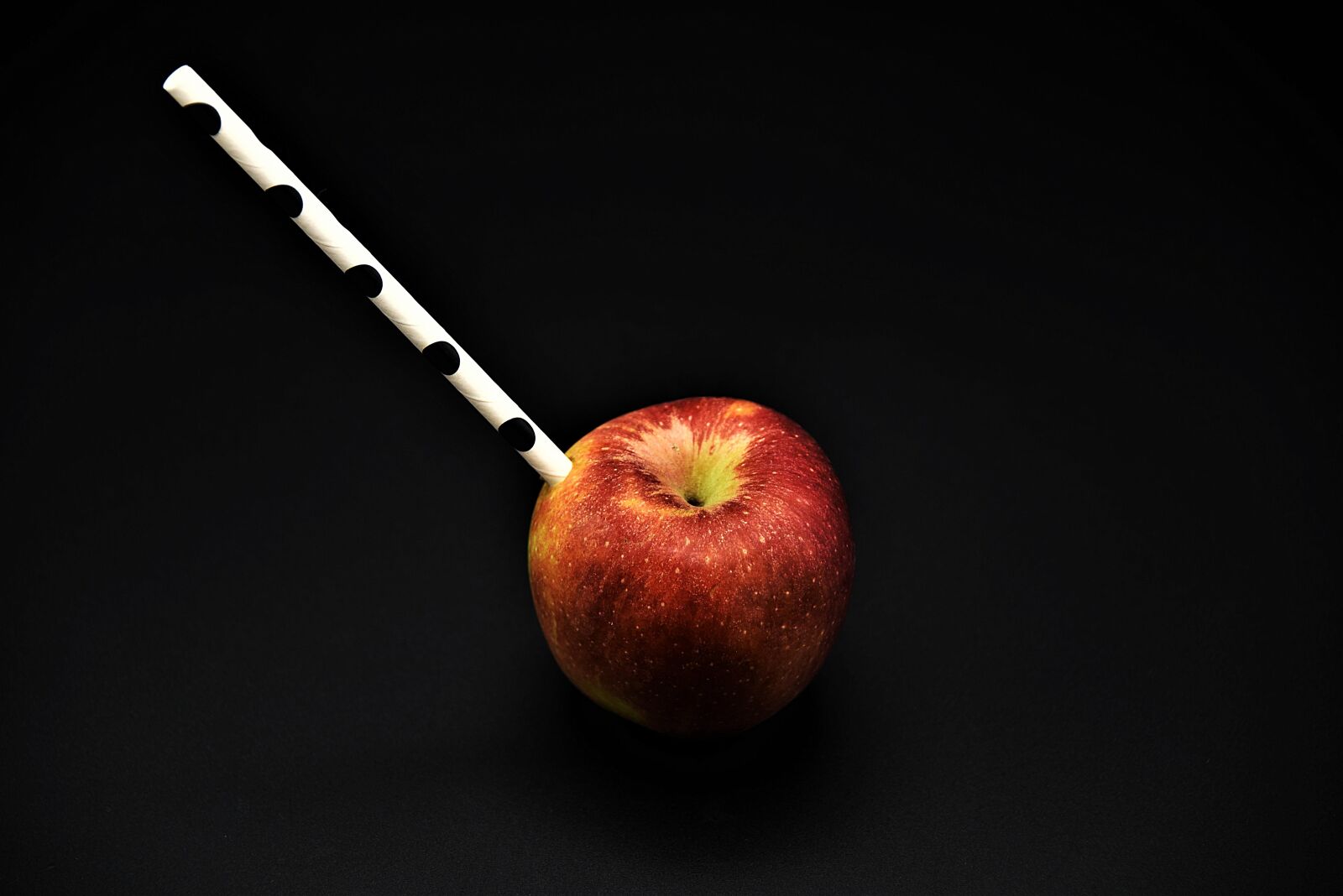 Nikon D750 sample photo. Drinking straw, apple, fruit photography