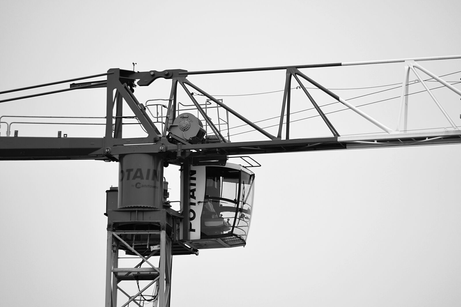 Nikon D5200 sample photo. Chantier, grue, levage, noir photography