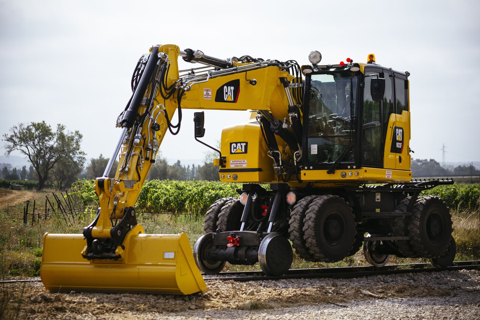 Canon EF 100-400mm F4.5-5.6L IS USM sample photo. Two-way excavator, m322, short photography