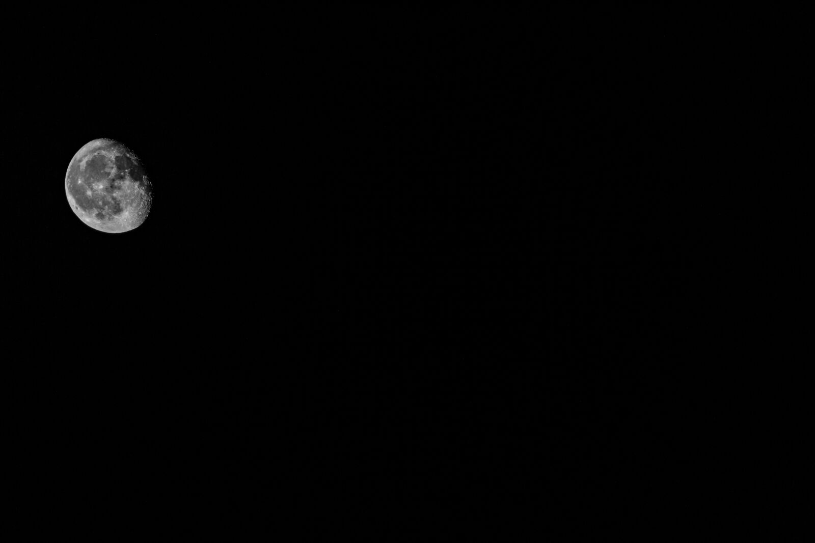 Canon EOS 200D (EOS Rebel SL2 / EOS Kiss X9) sample photo. Moon, night, sky photography