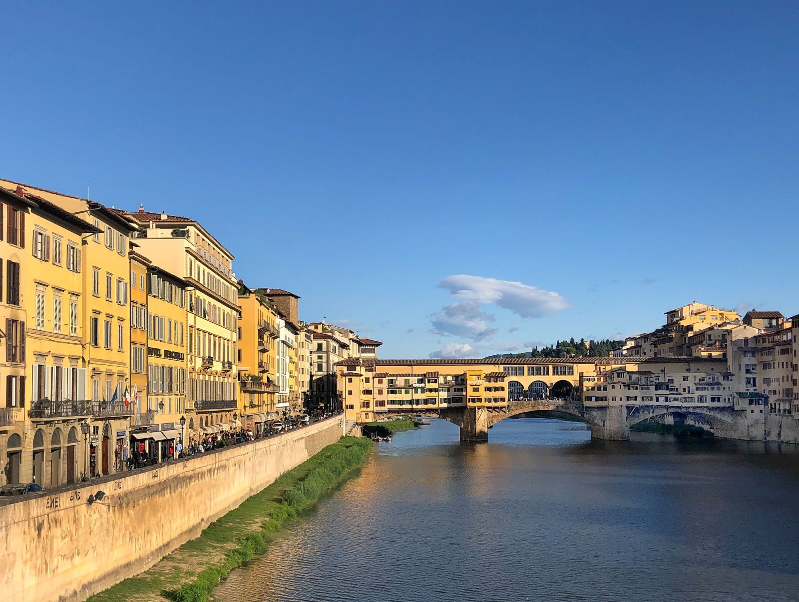 iPhone 8 back camera 3.99mm f/1.8 sample photo. Italy, florence, bridge photography