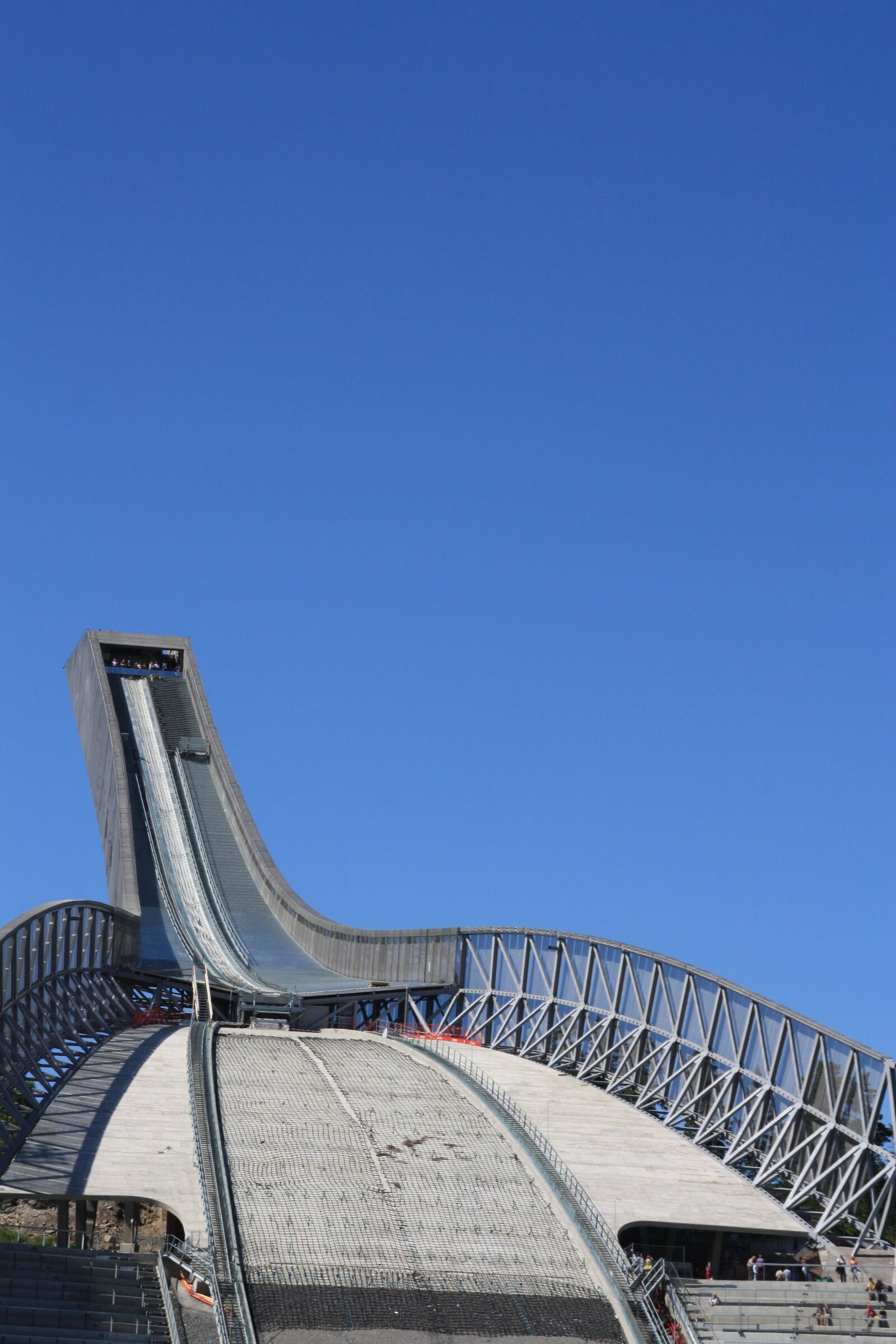 Canon EOS 450D (EOS Rebel XSi / EOS Kiss X2) sample photo. Holmenkollen, ski jump, hill photography