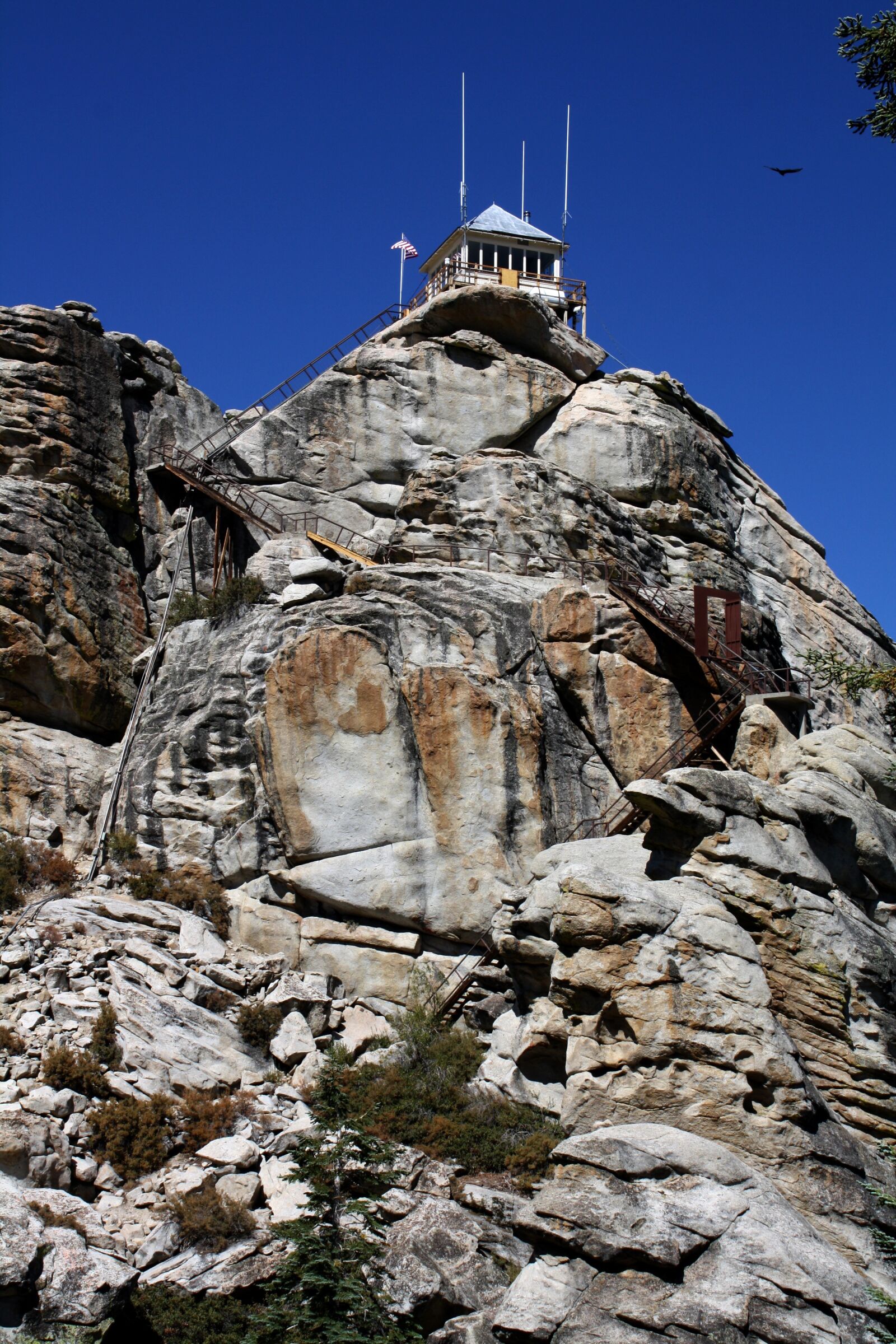 Canon EOS 1000D (EOS Digital Rebel XS / EOS Kiss F) sample photo. Lookout, fire lookout, buck photography