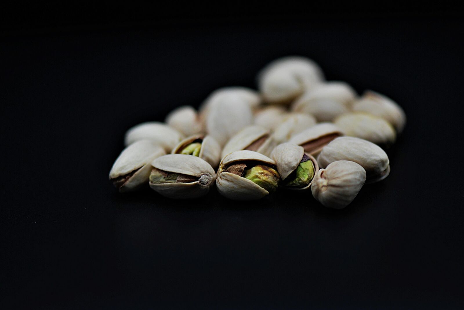 Nikon D80 sample photo. Pistachio kernels, pistachios, nuts photography