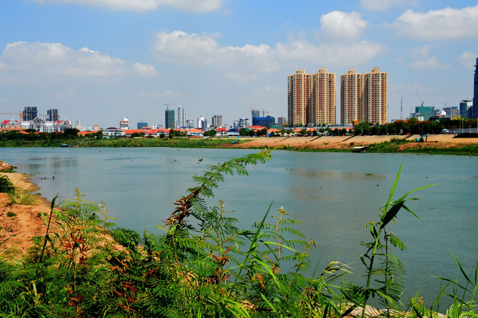 Nikon D3200 sample photo. Wave, building, condominium photography