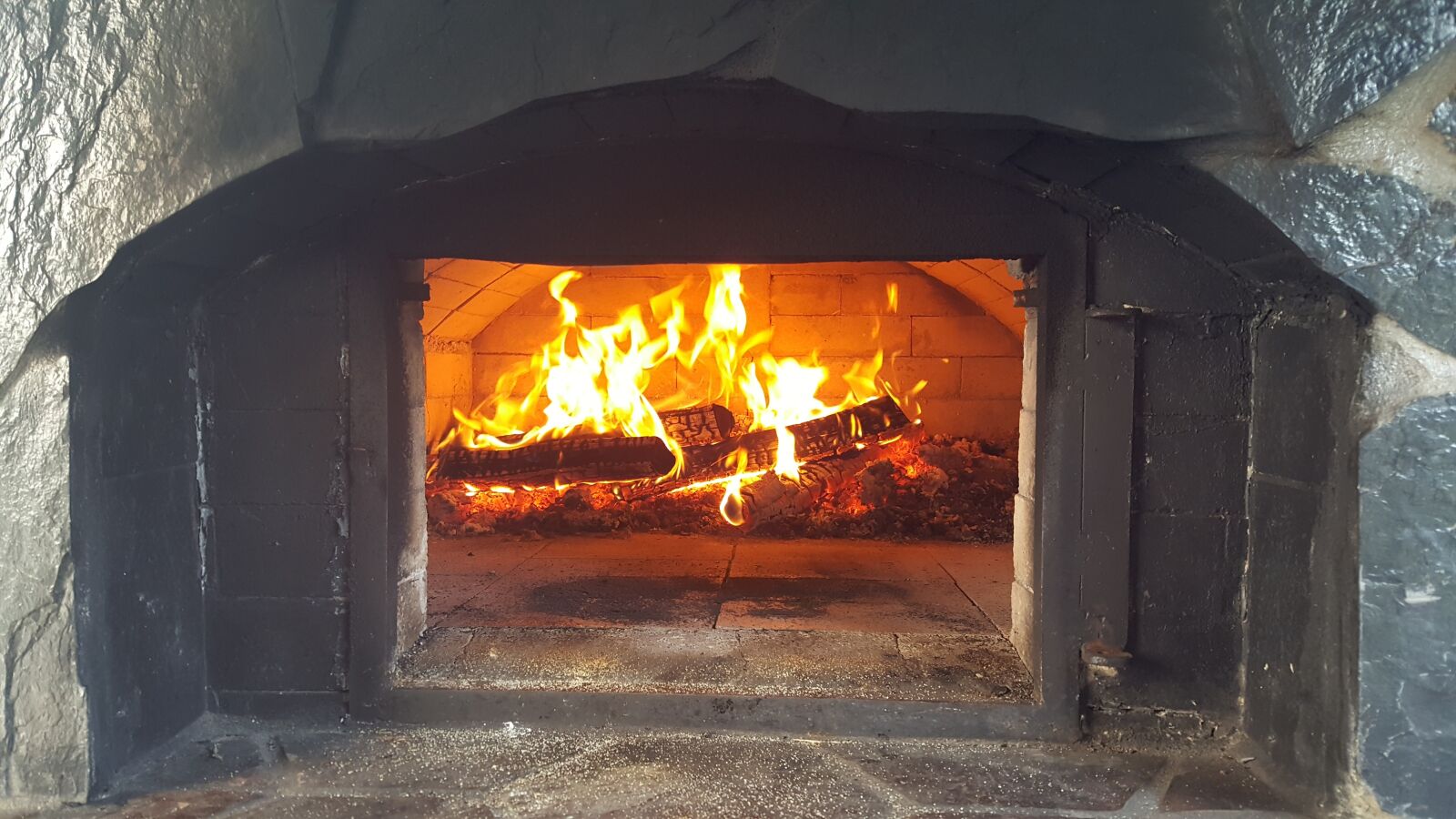 Samsung Galaxy S6 sample photo. Fire, oven, brick photography