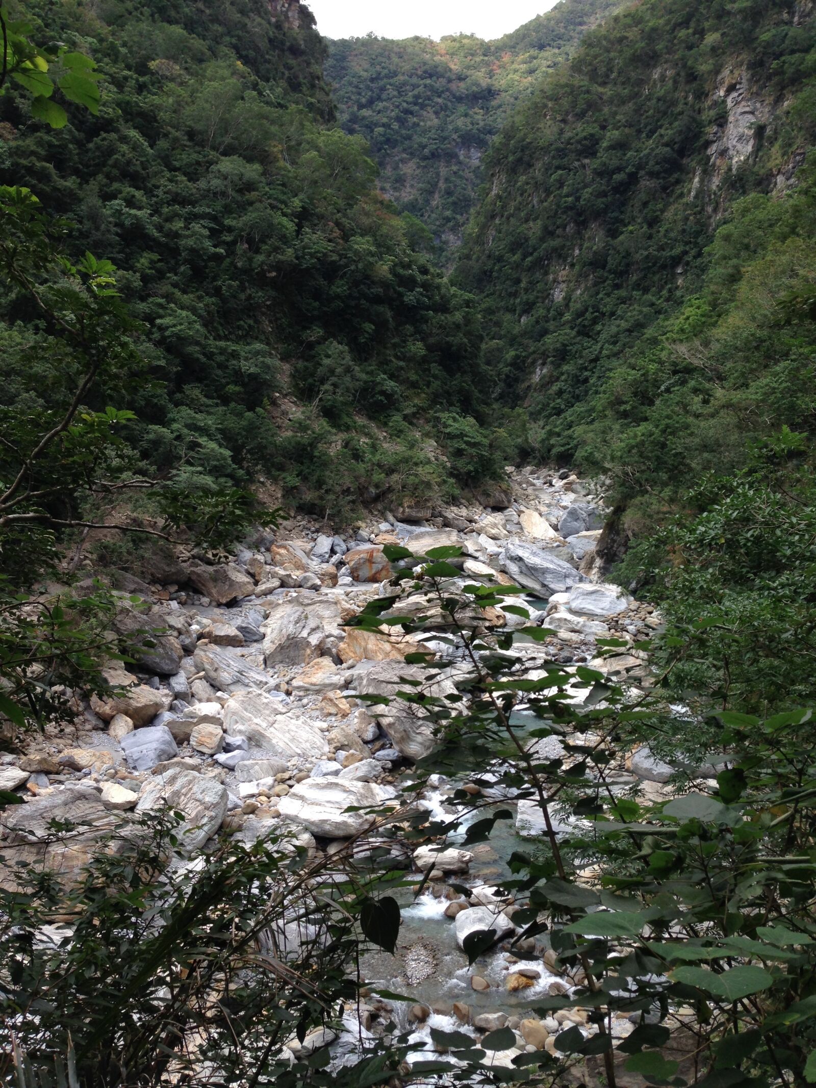 iPhone 5 back camera 4.12mm f/2.4 sample photo. Taiwan, hualien, taroko photography