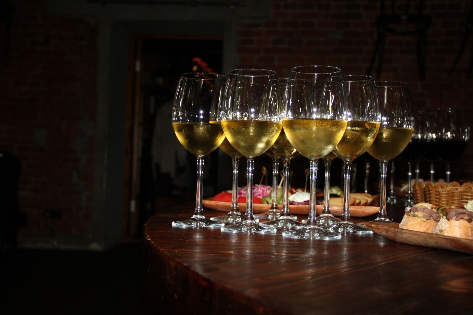 Canon EOS 500D (EOS Rebel T1i / EOS Kiss X3) sample photo. Restaurant, café, wine photography