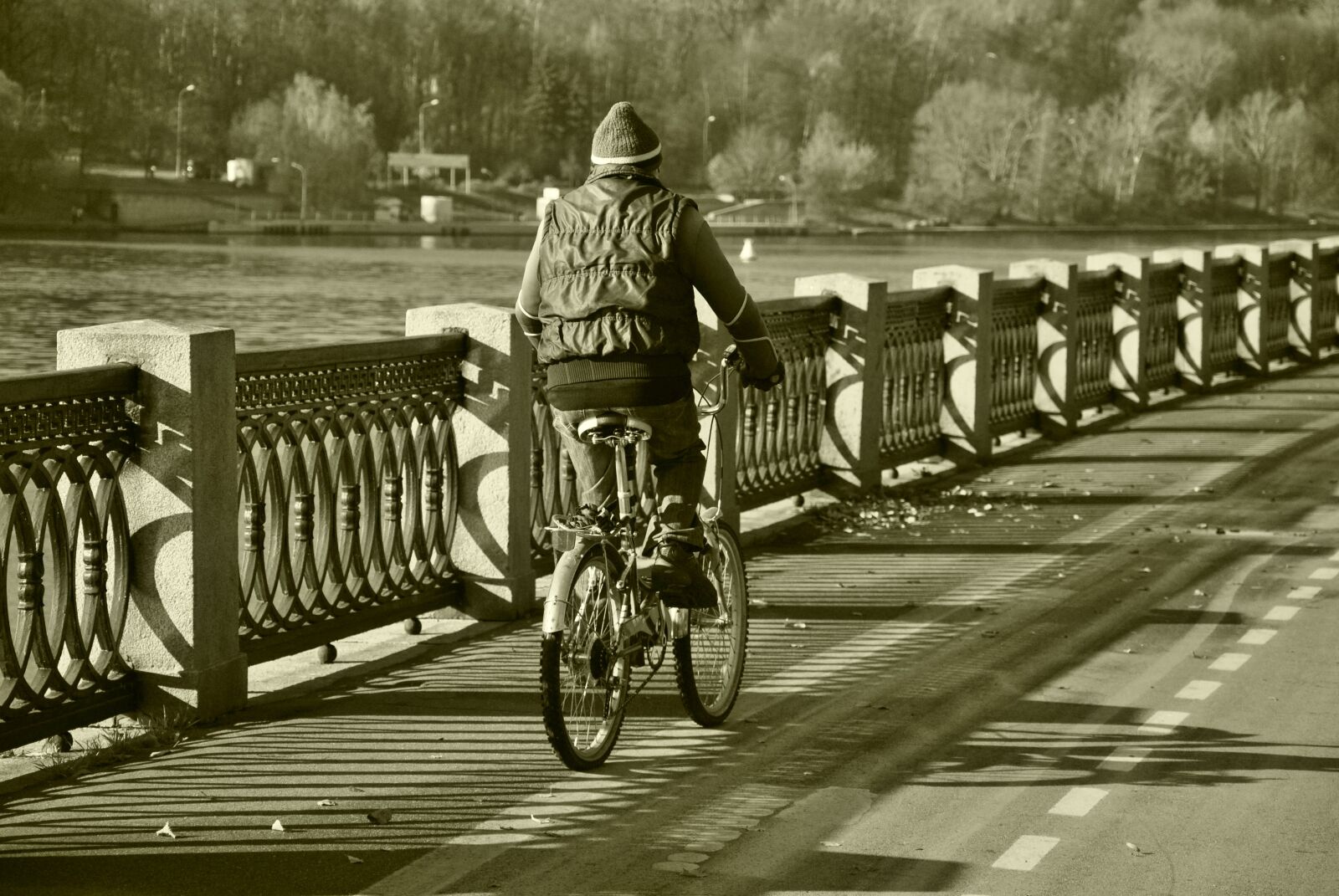 Nikon D3000 sample photo. Black and white, cyclist photography