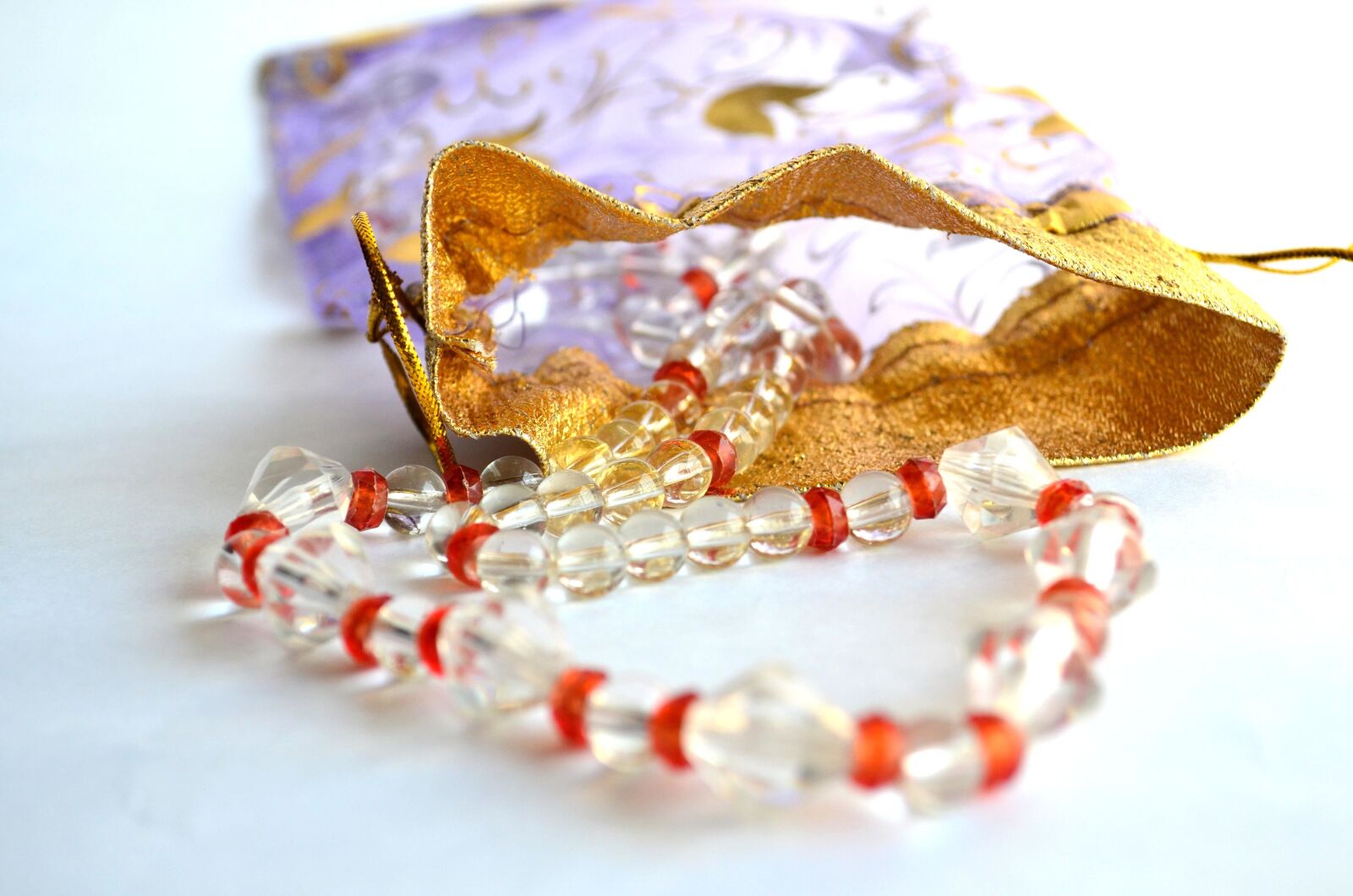 Nikon D5100 sample photo. Beautiful, necklace, jewelry, bag photography