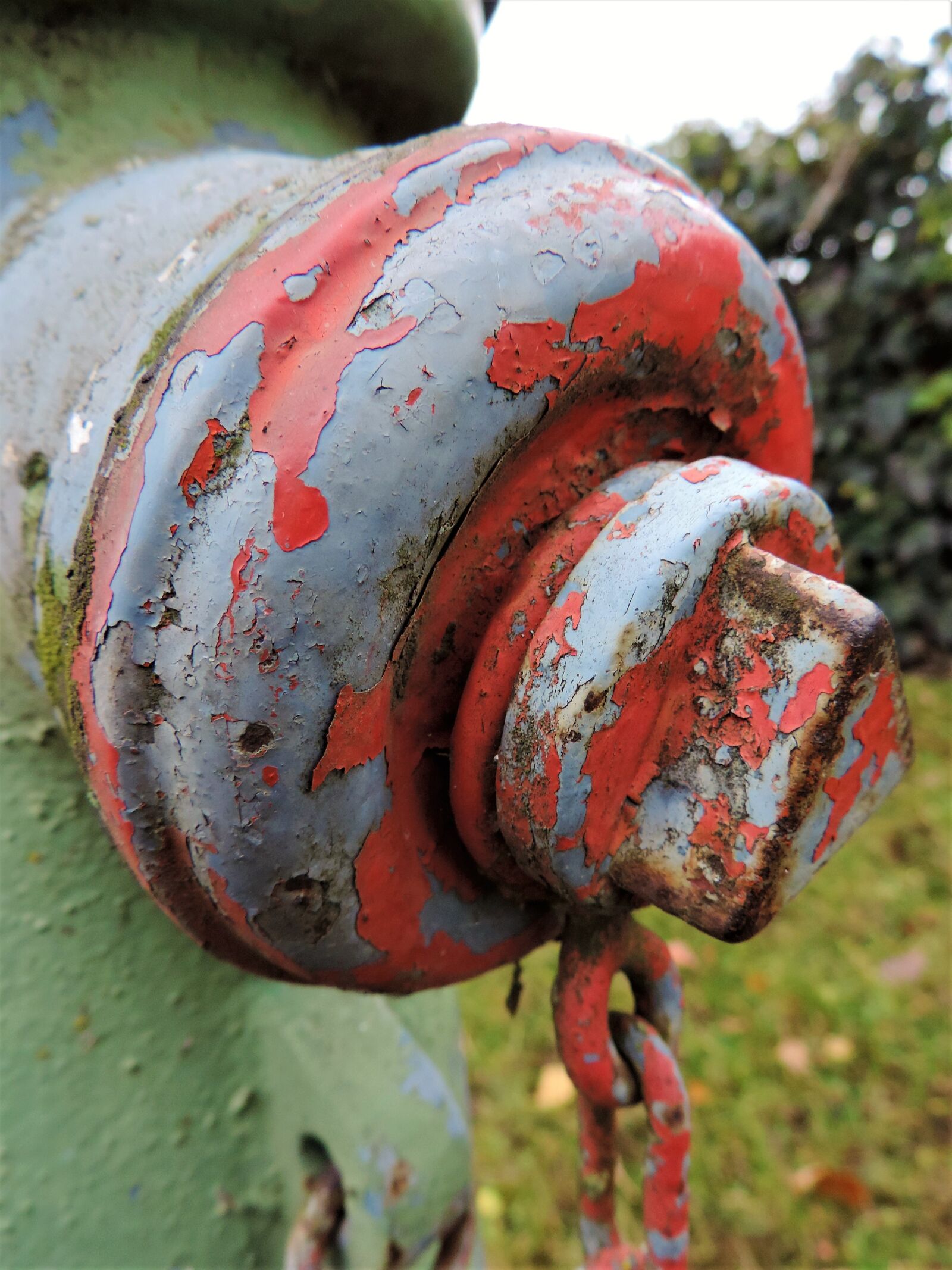 Nikon Coolpix P520 sample photo. Hydrant, rust, color photography