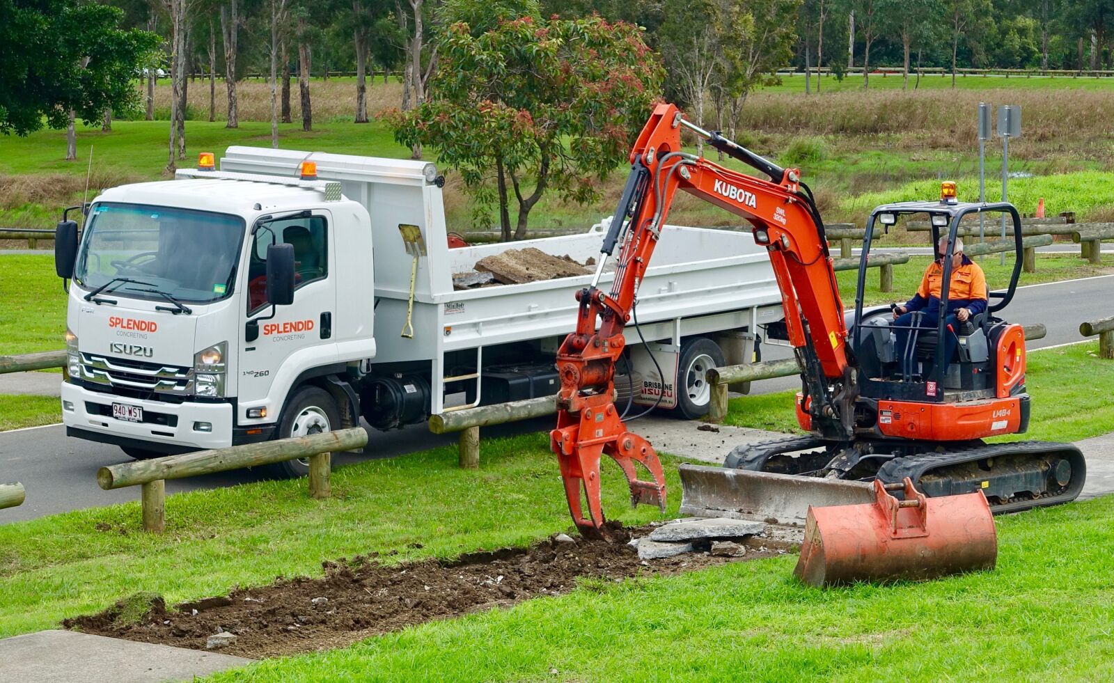 Sony Cyber-shot DSC-RX100 III sample photo. Machinery, excavator, equipment photography