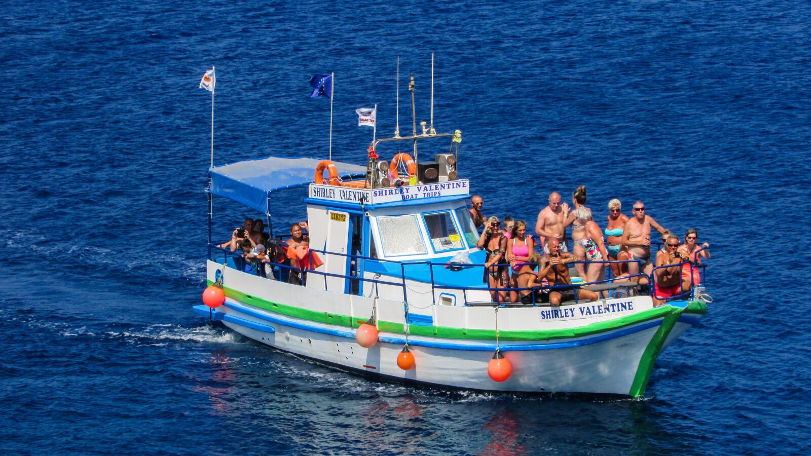 Canon PowerShot SX400 IS sample photo. Cruise boat, sea, tourism photography