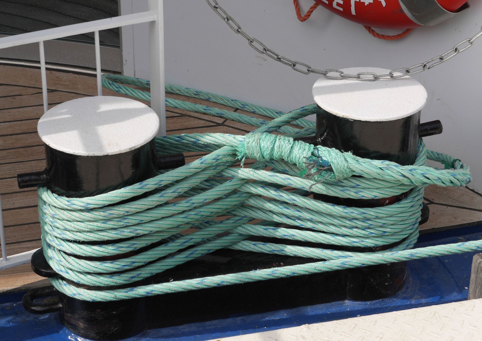 Panasonic Lumix DMC-GH3 sample photo. Rope, ship attachment, bollard photography