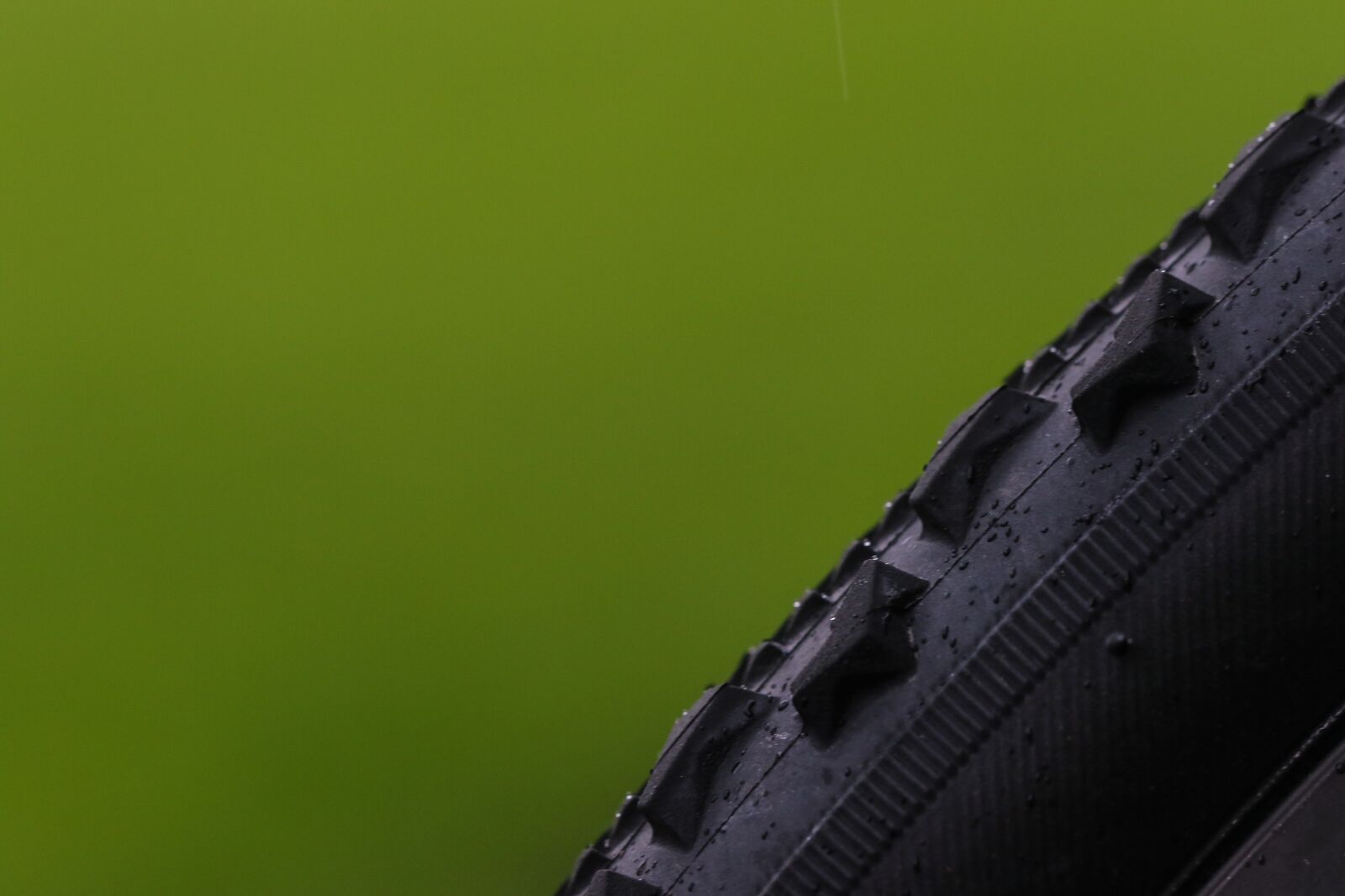 Canon EOS 7D Mark II sample photo. Wheel, bike, green photography