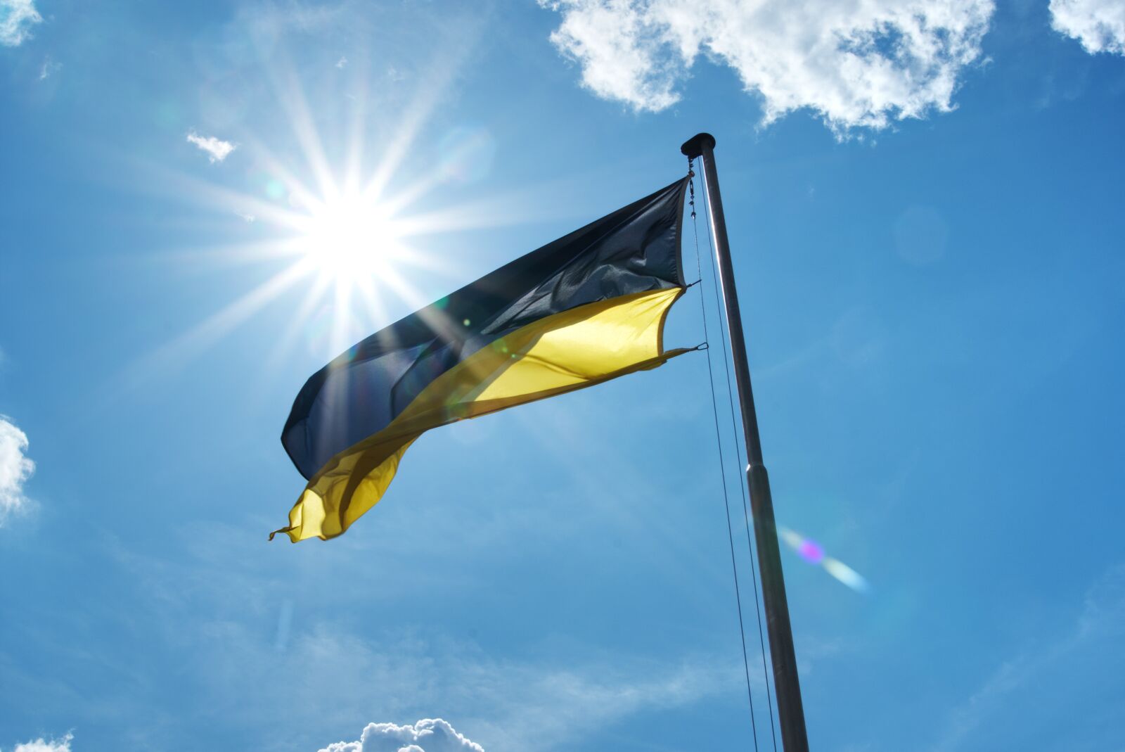 Sony E 18-135mm F3.5-5.6 OSS sample photo. Flag, sky, blue photography