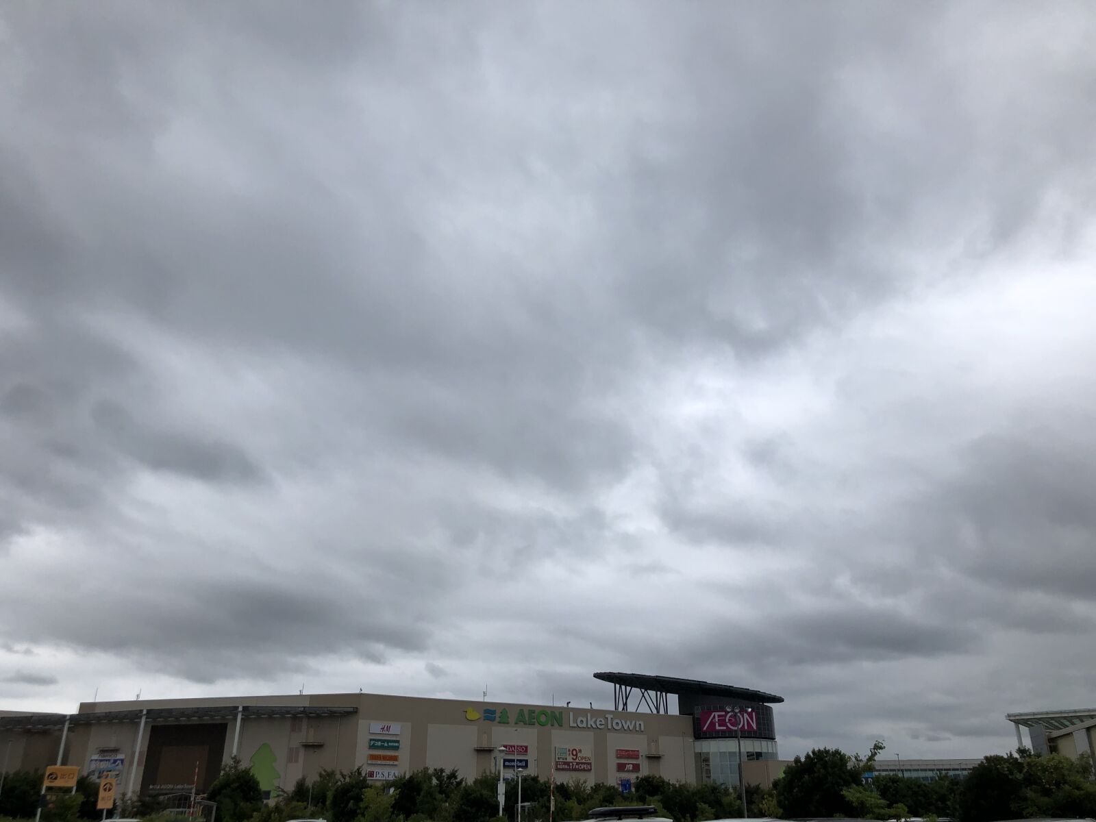 Apple iPhone 8 sample photo. 曇り空, 雲, 日本 photography