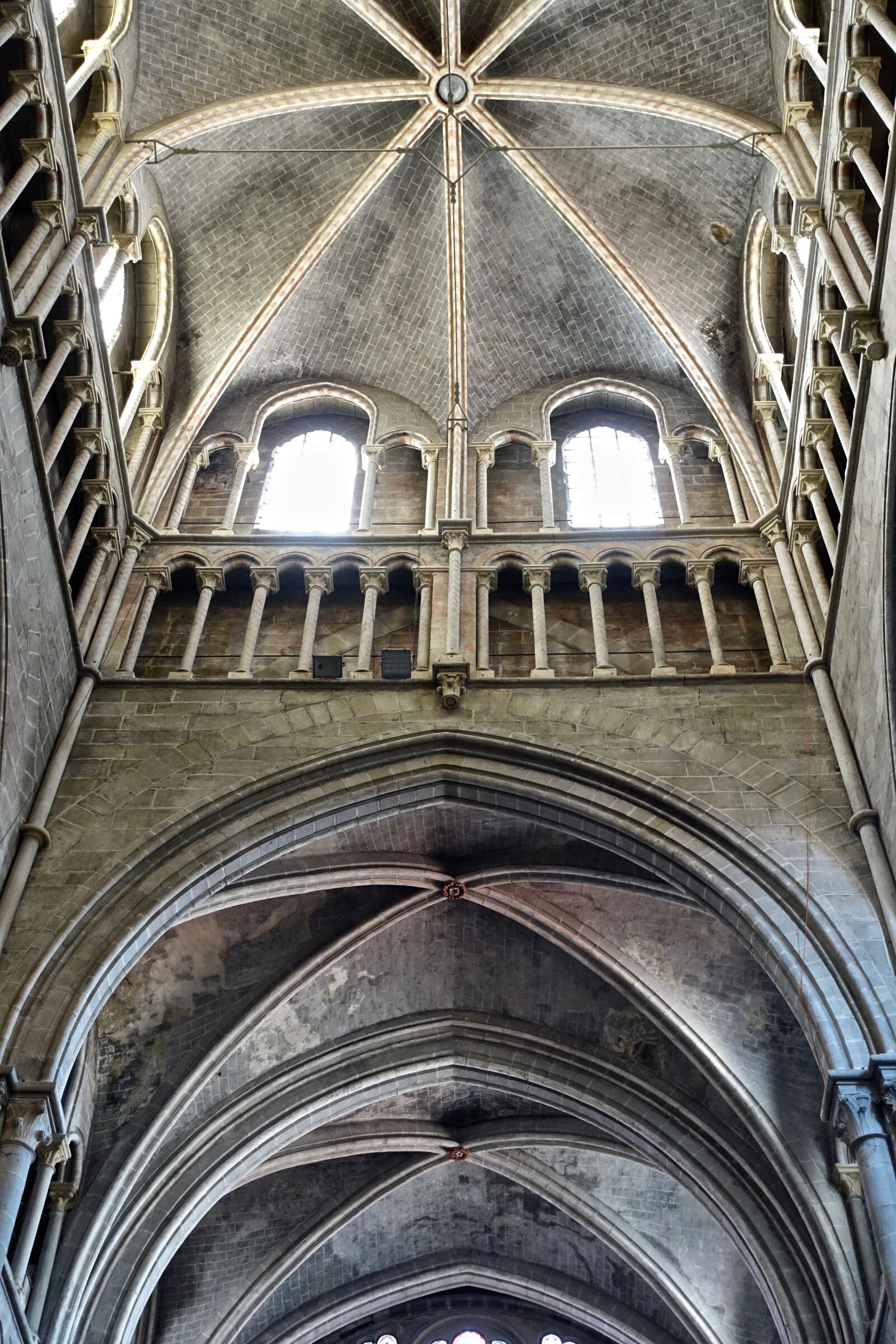 Sony Cyber-shot DSC-RX100 III sample photo. Arch, arches, ceiling photography