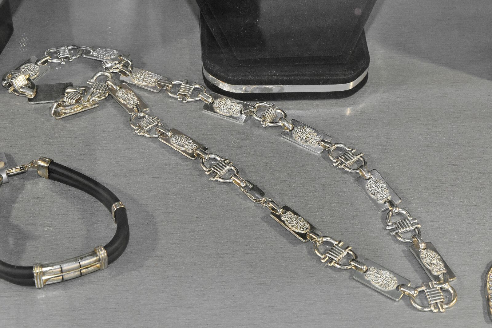 Nikon D5500 sample photo. Accessory, elegance, necklace, silver photography