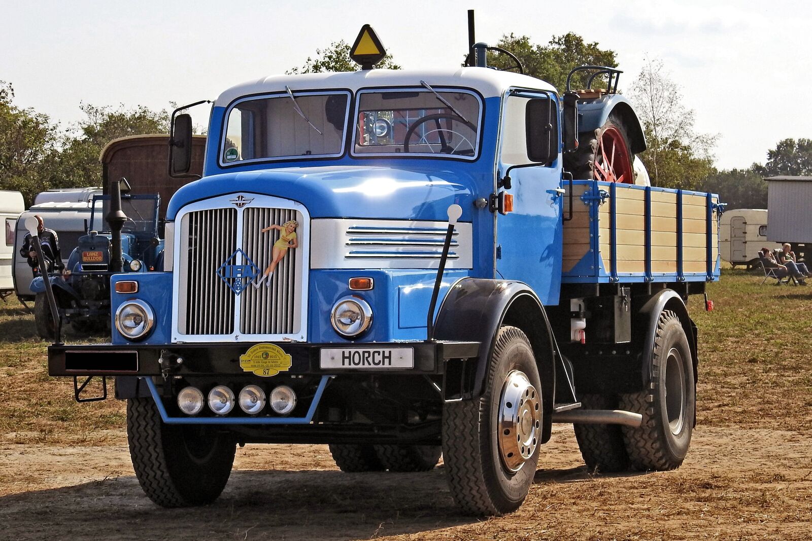 Nikon Coolpix P900 sample photo. Truck, old, historically photography
