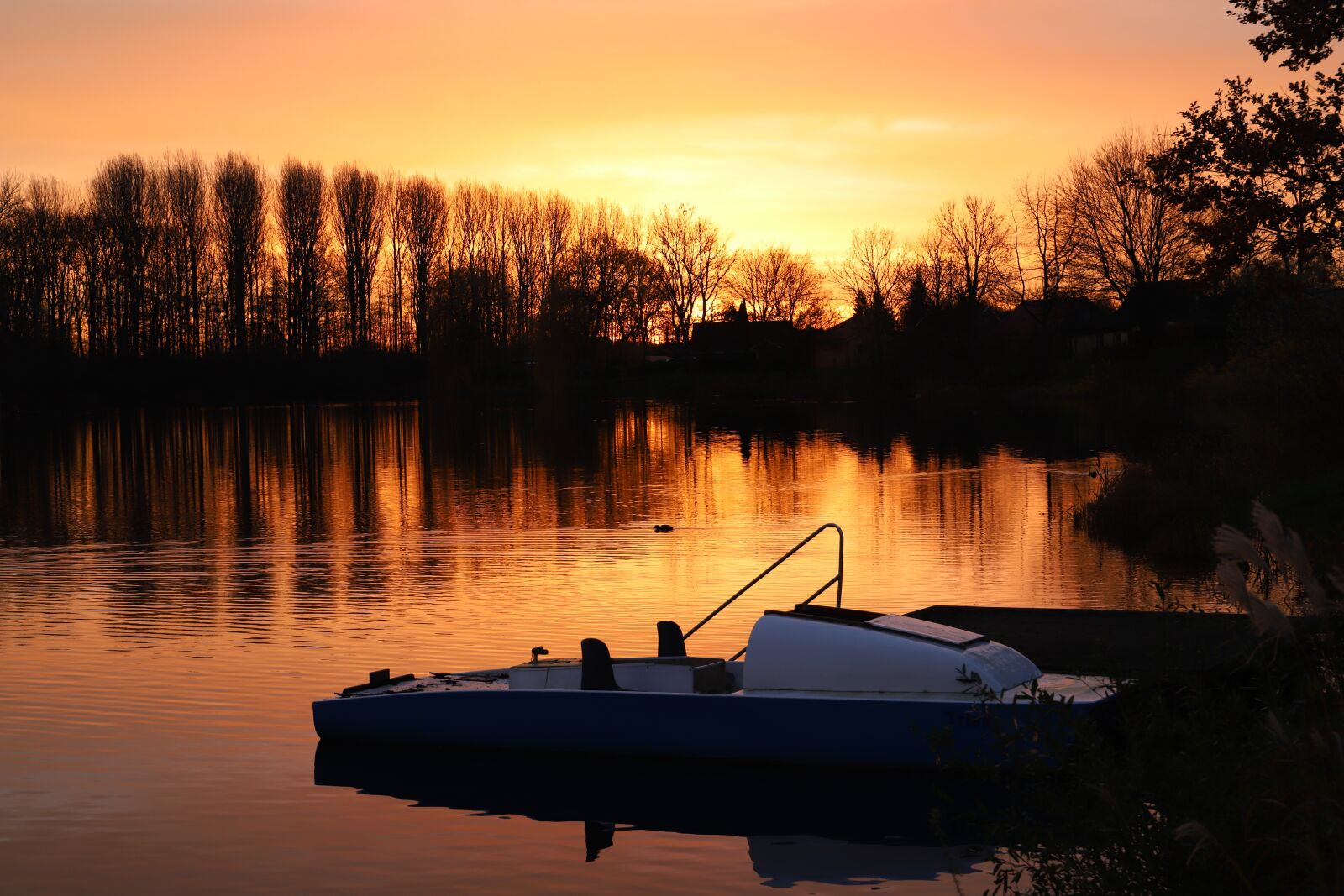 Canon EOS 6D Mark II sample photo. Waters, lake, reflection photography