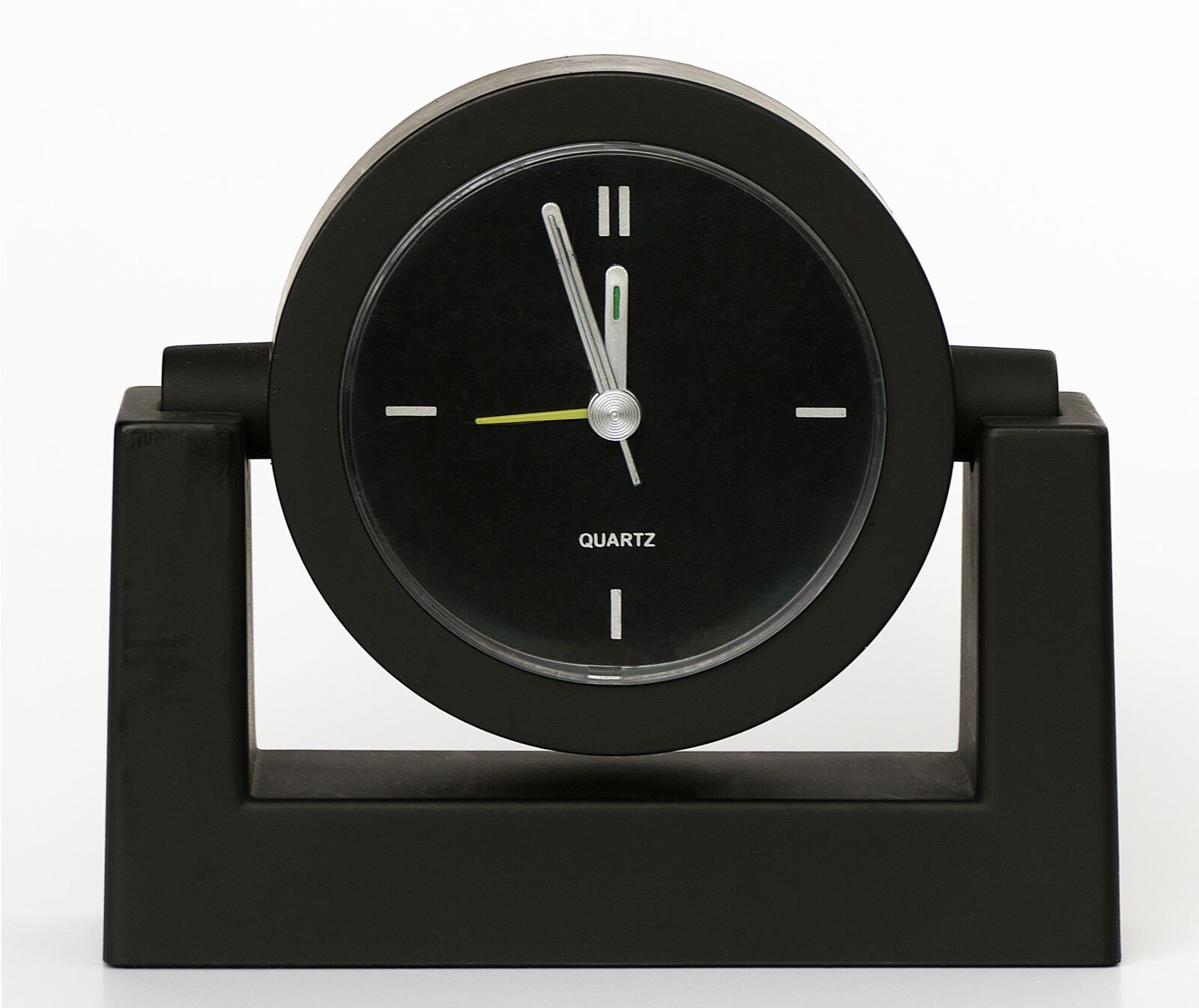 Panasonic Lumix DMC-FZ1000 sample photo. Clock, alarm clock, table photography