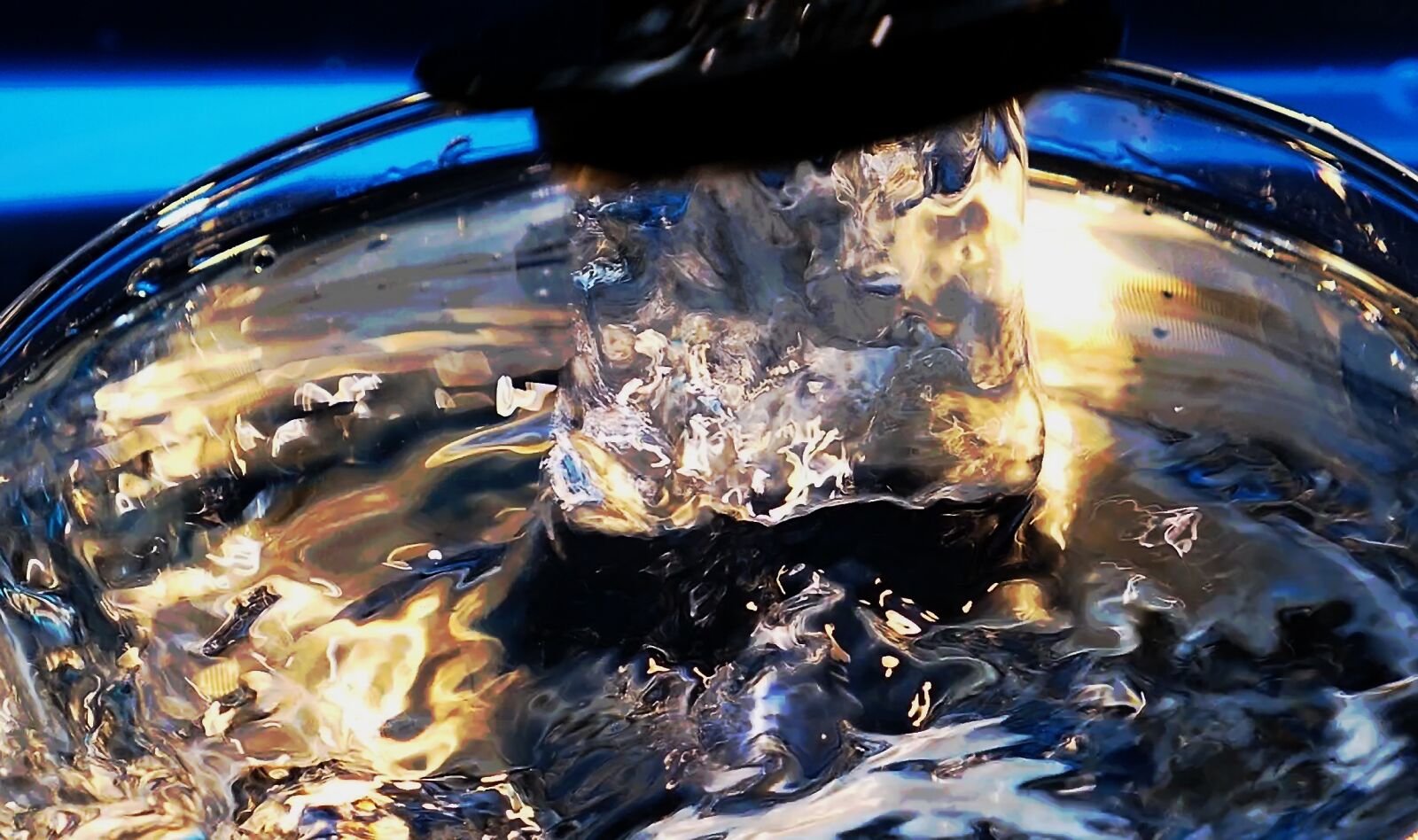 Panasonic Lumix DMC-LX10 (Lumix DMC-LX15) sample photo. Water, fontaine, plug photography