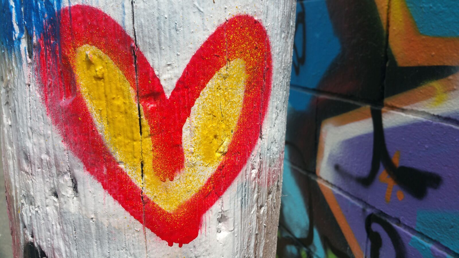 Samsung Galaxy Note4 sample photo. Heart, graffiti, paint photography