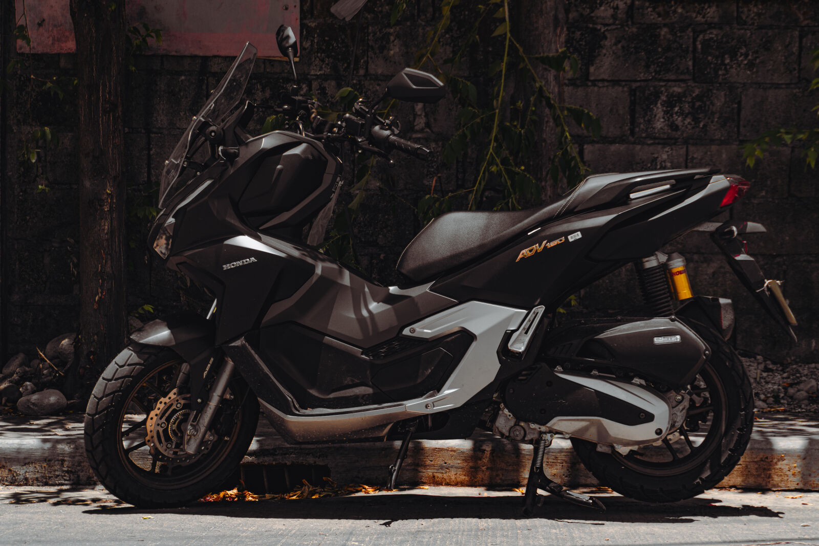 Sony ZV-E10 sample photo. Honda adv 160 photography