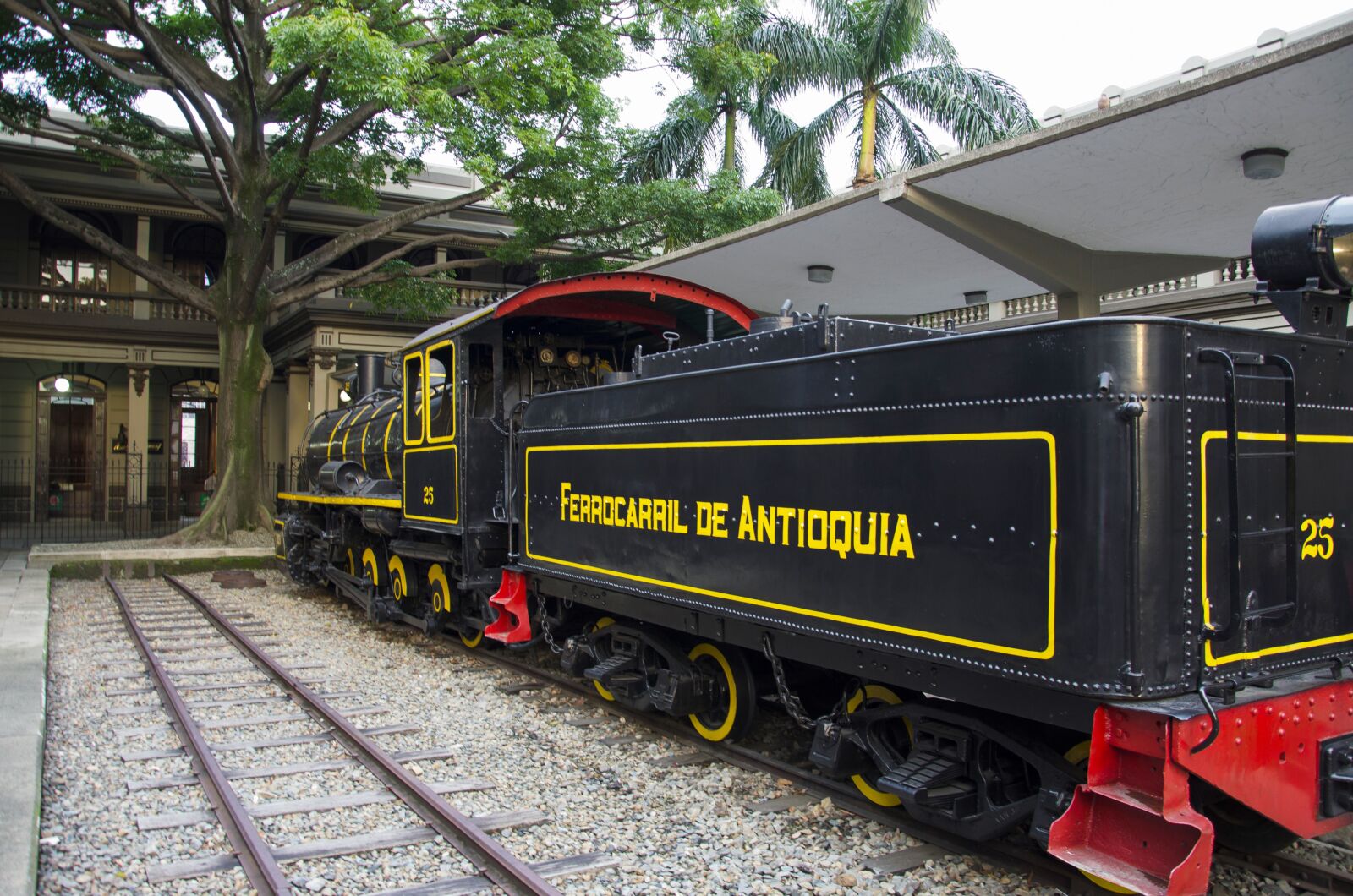 Nikon D5100 sample photo. Railway, medellin, colombia photography
