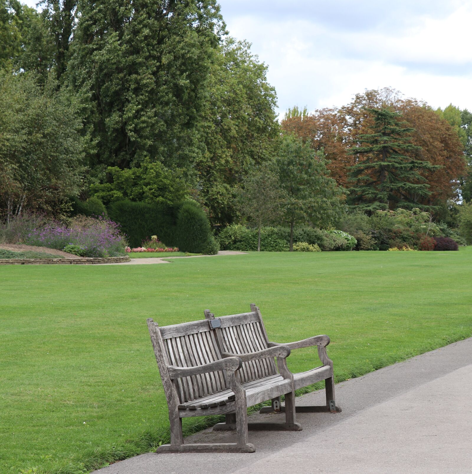 Canon EF-S 18-135mm F3.5-5.6 IS USM sample photo. Regents park, london, uk photography