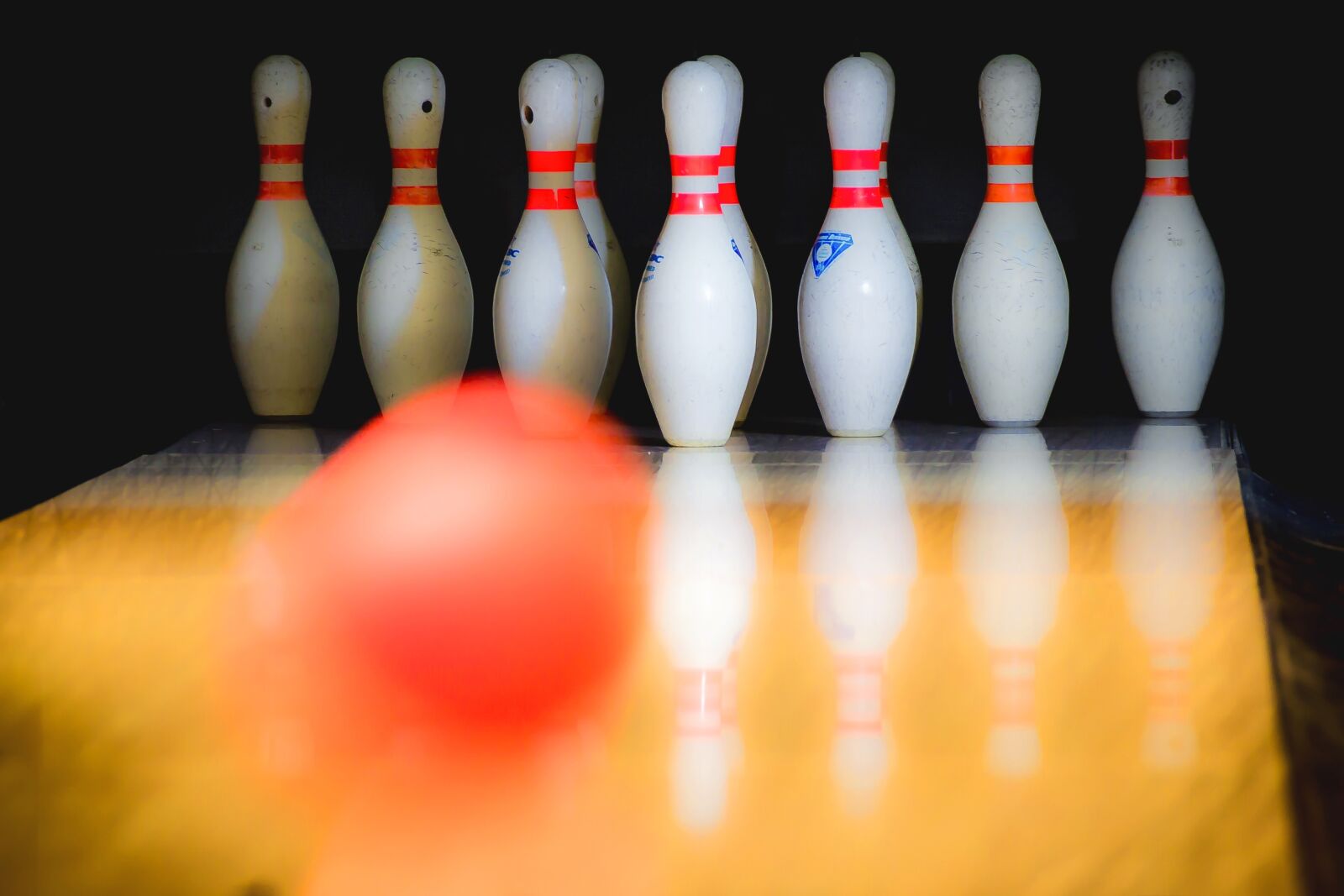 Canon EOS 600D (Rebel EOS T3i / EOS Kiss X5) sample photo. Bowling, success, target photography