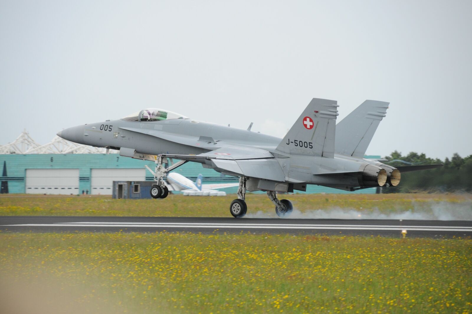Nikon D5000 sample photo. Aircraft, airport, military photography