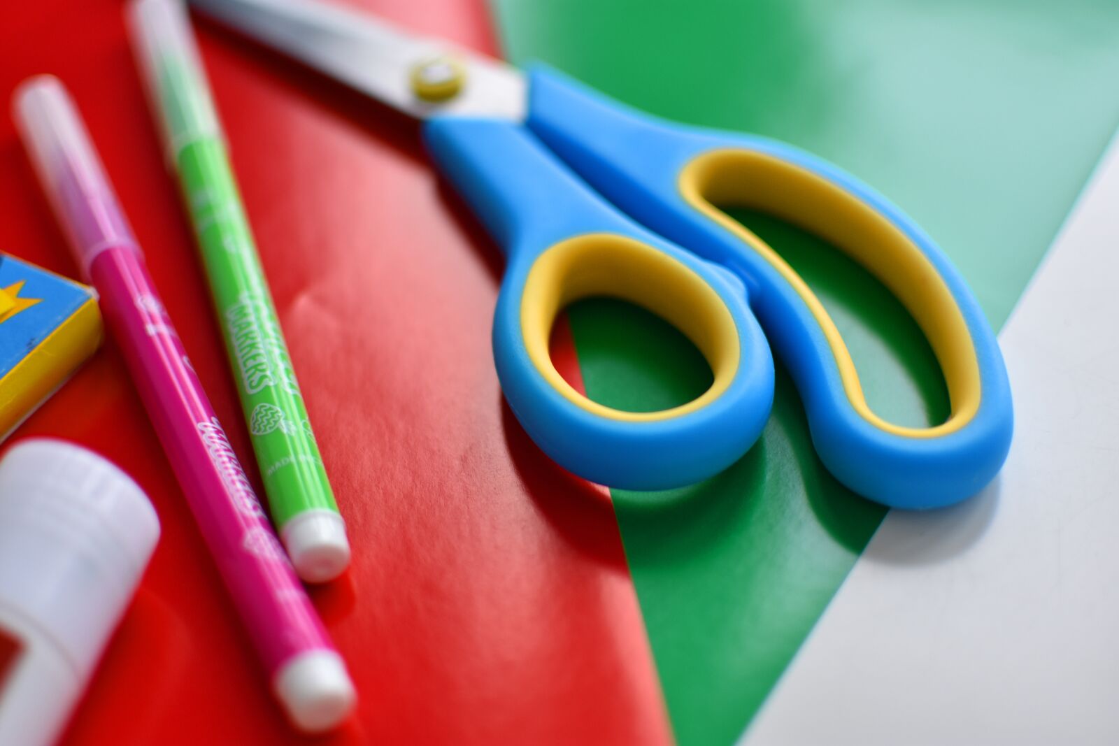 Nikon D3400 sample photo. Felt-tip pens, colored paper photography