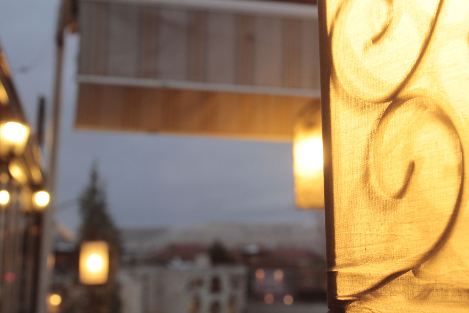 Canon EOS 600D (Rebel EOS T3i / EOS Kiss X5) sample photo. Light, lighting photography