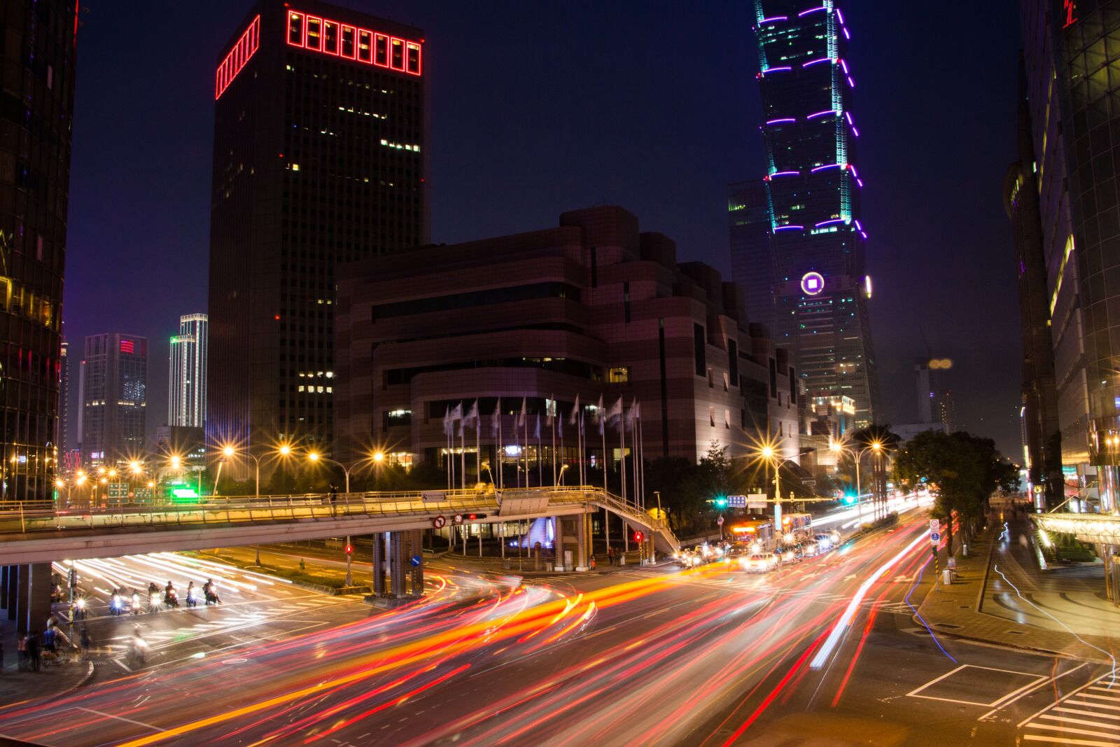 Canon EOS 650D (EOS Rebel T4i / EOS Kiss X6i) sample photo. Taipei, traffic, taipei 101 photography