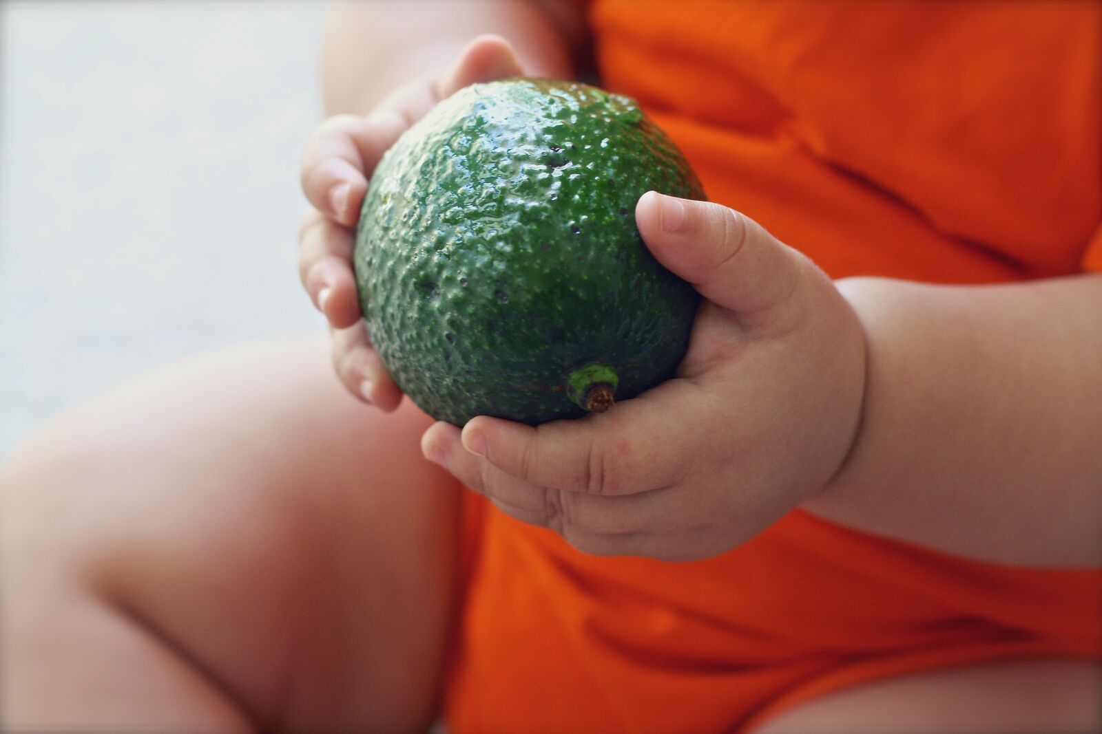 Canon EOS 1000D (EOS Digital Rebel XS / EOS Kiss F) sample photo. Avocado, fruit, baby photography