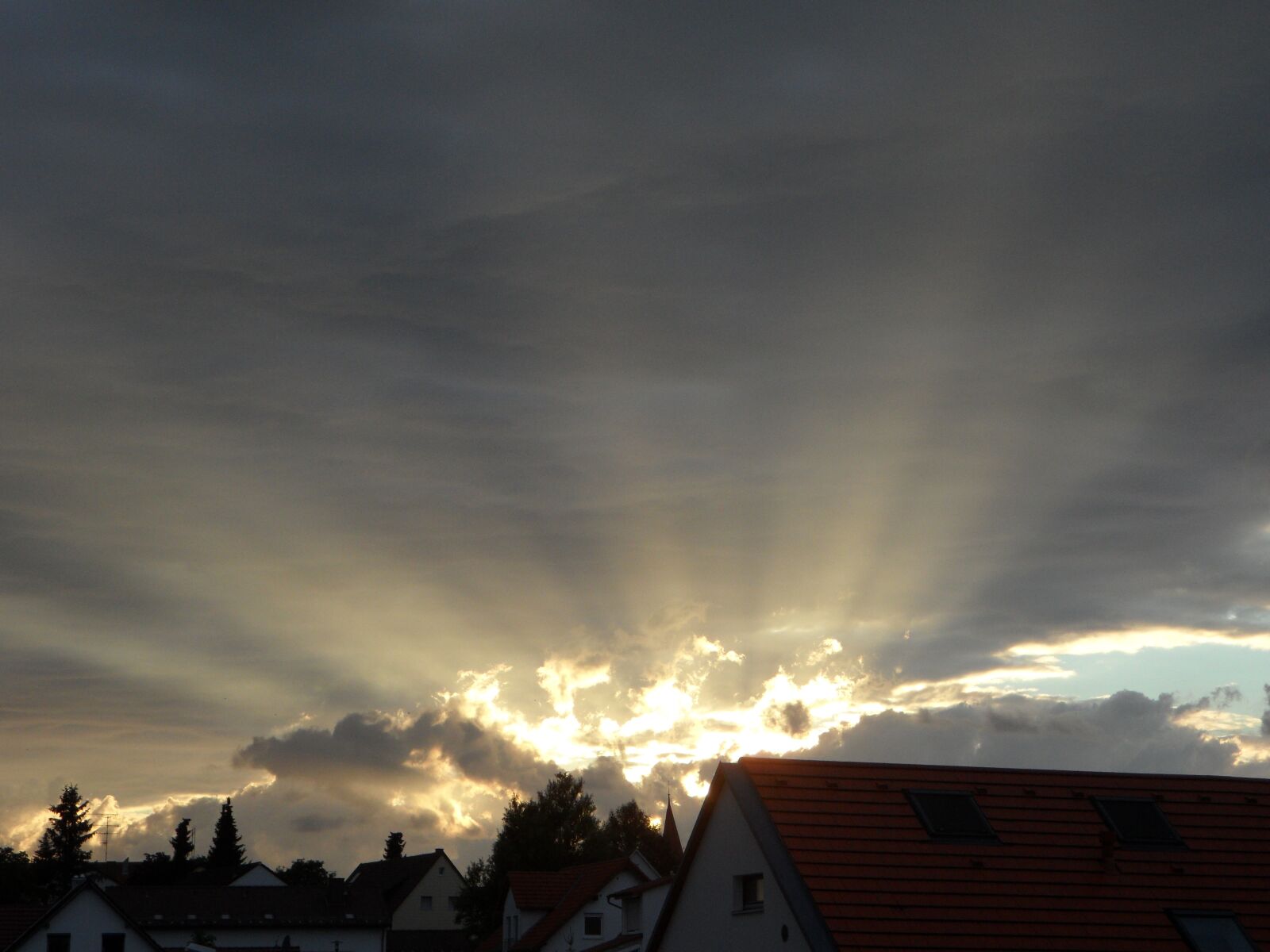 Samsung VLUU WB210, SAMSUNG WB210 sample photo. Sunset, rays, bright photography
