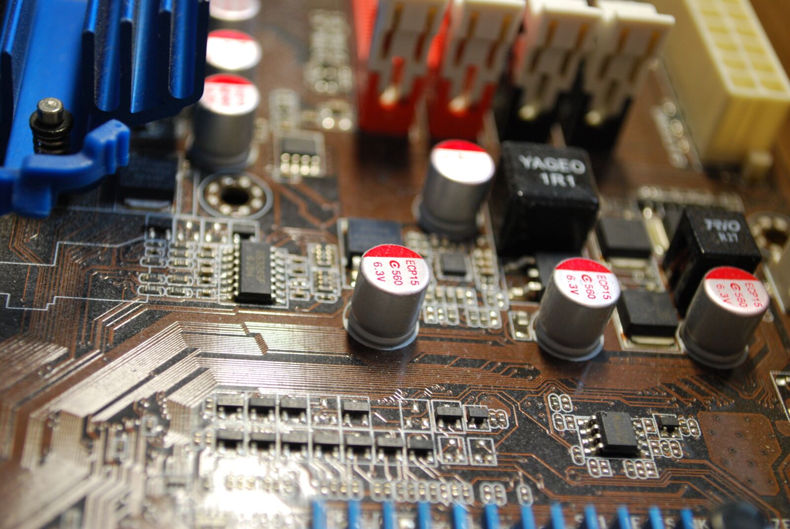 Nikon D60 sample photo. The main processor, industry photography
