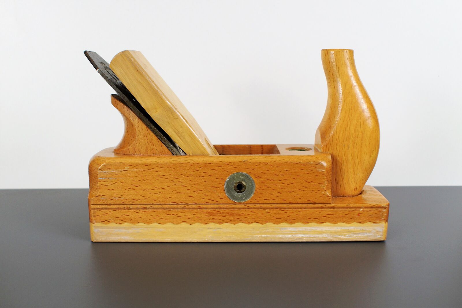 Sony DT 18-70mm F3.5-5.6 sample photo. Planer, wood planer, schreiner photography