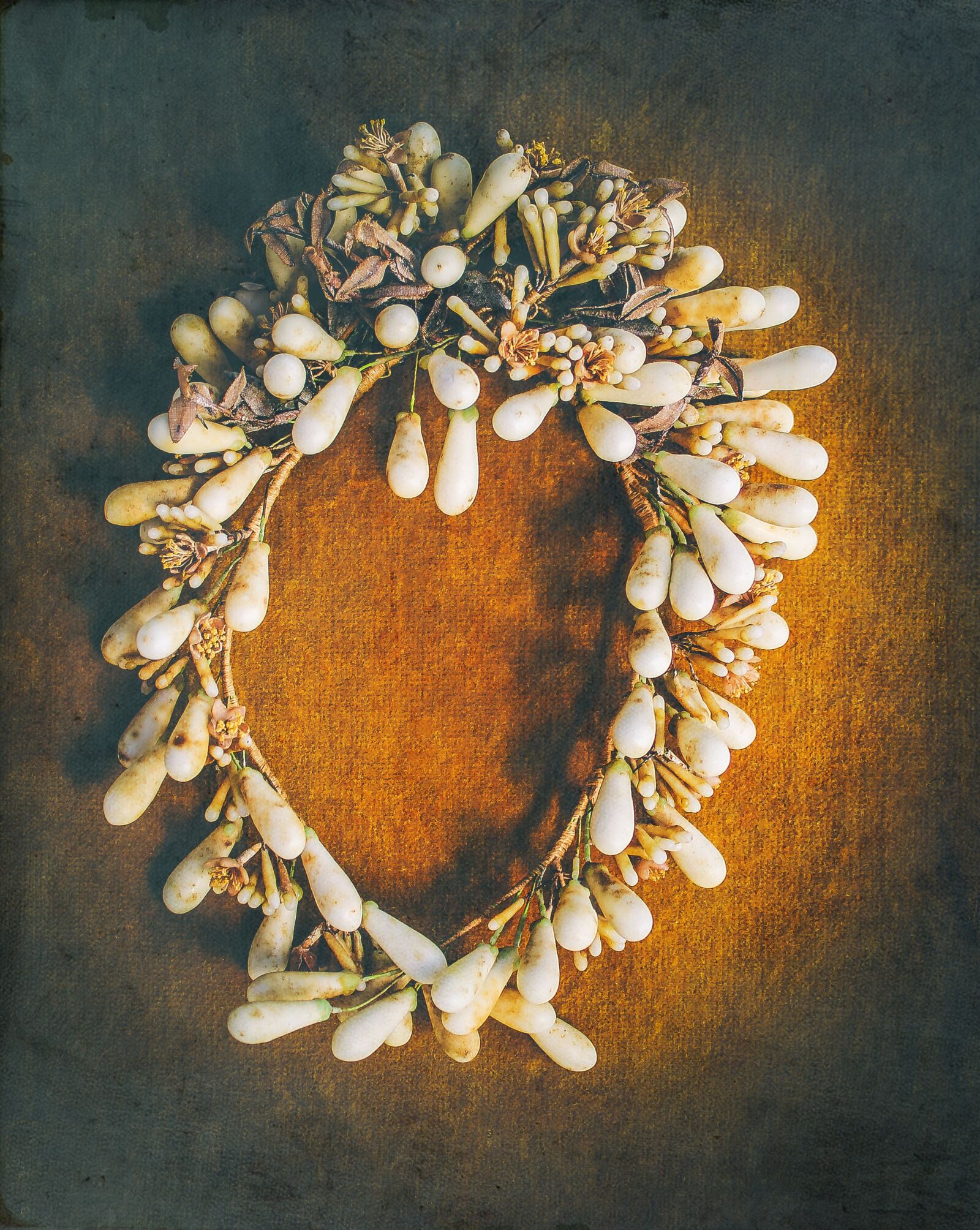 Canon EOS 600D (Rebel EOS T3i / EOS Kiss X5) sample photo. Wreath, hair accessories, wax photography