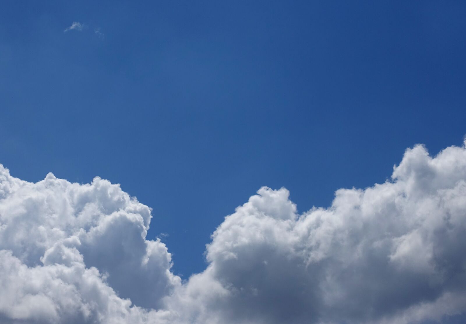 Sony DSC-RX100M5 sample photo. Clouded sky, clouds, fair photography