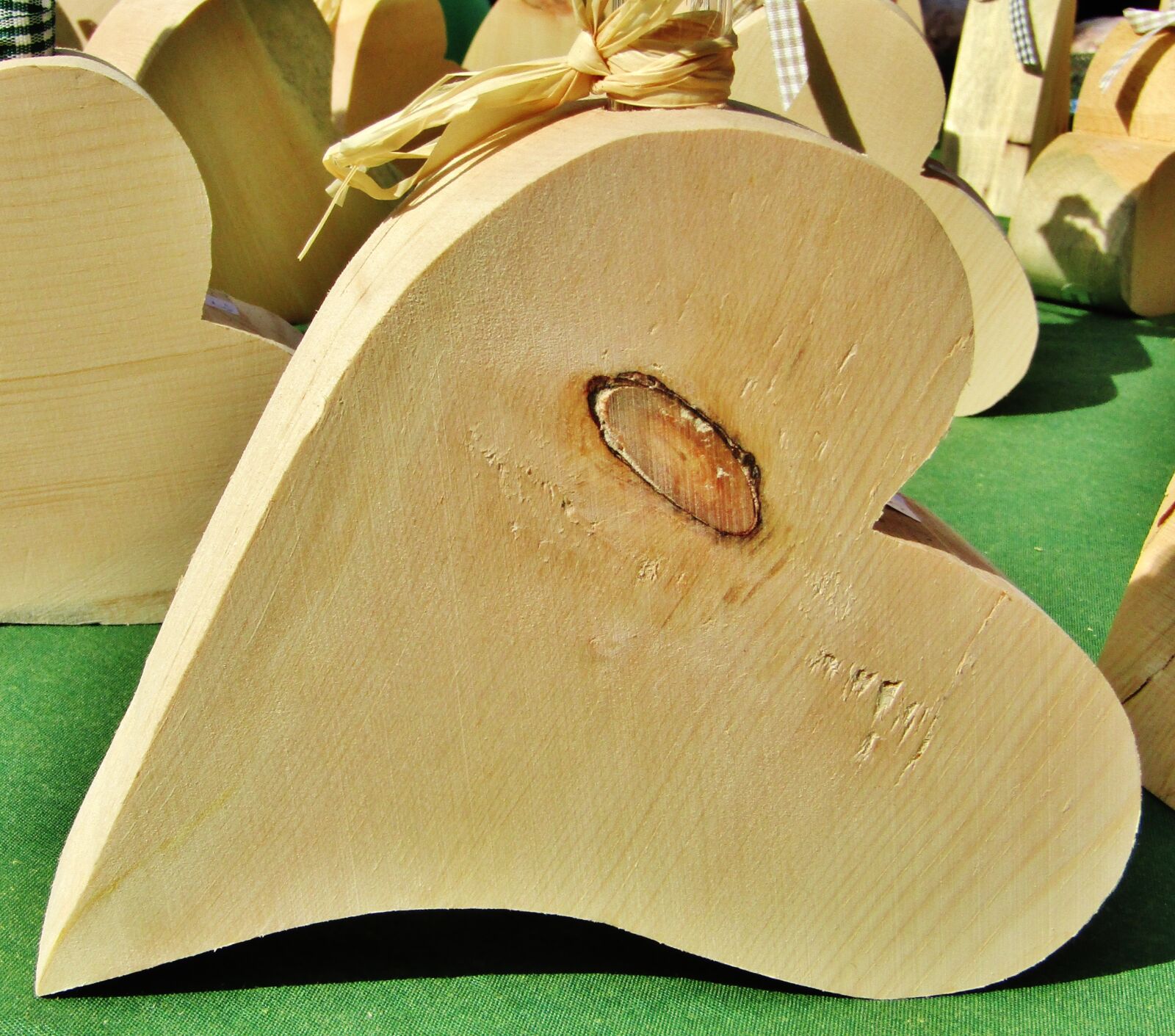 Canon POWERSHOT SX432 IS sample photo. Heart, love, wood photography