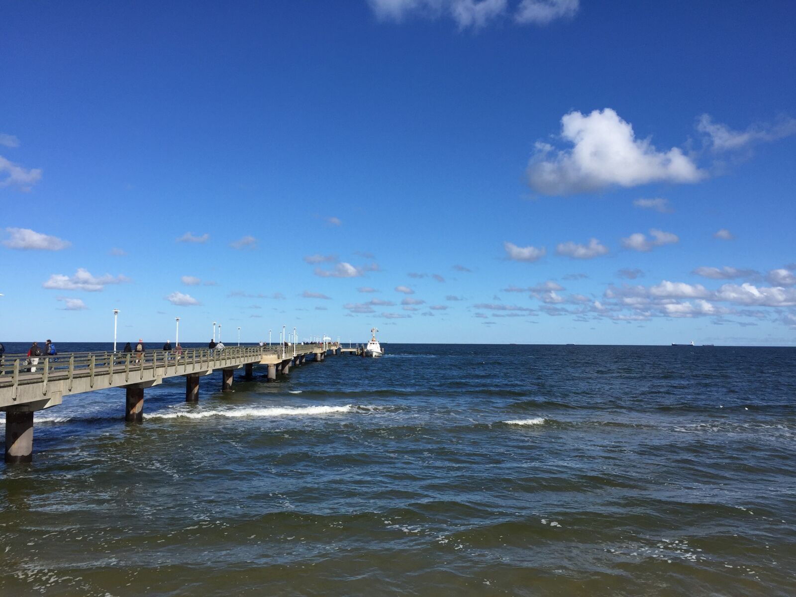 Apple iPhone 6 sample photo. Promenade, sea bridge, baltic photography
