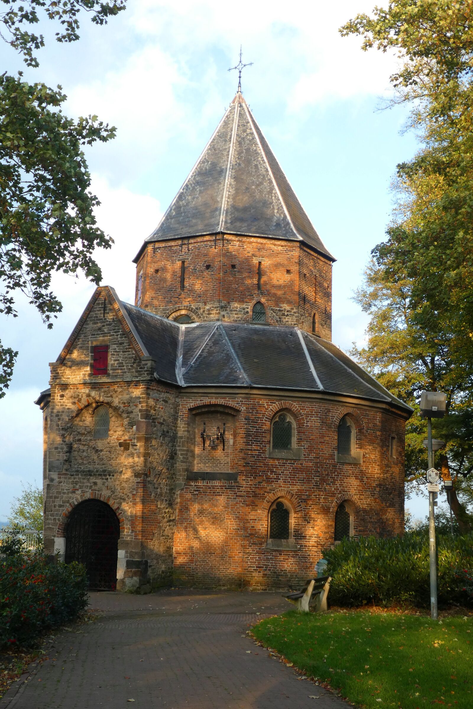 Panasonic Lumix DC-ZS70 (Lumix DC-TZ90) sample photo. St nicolaaskapel, valkhofkapel, nijmegen photography