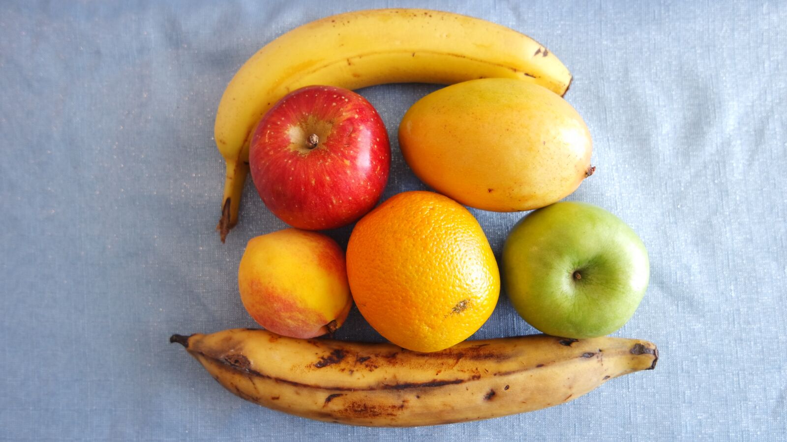 NX 16-50mm F3.5-5.6 Power Zoom sample photo. "Banana, apple, fruit" photography
