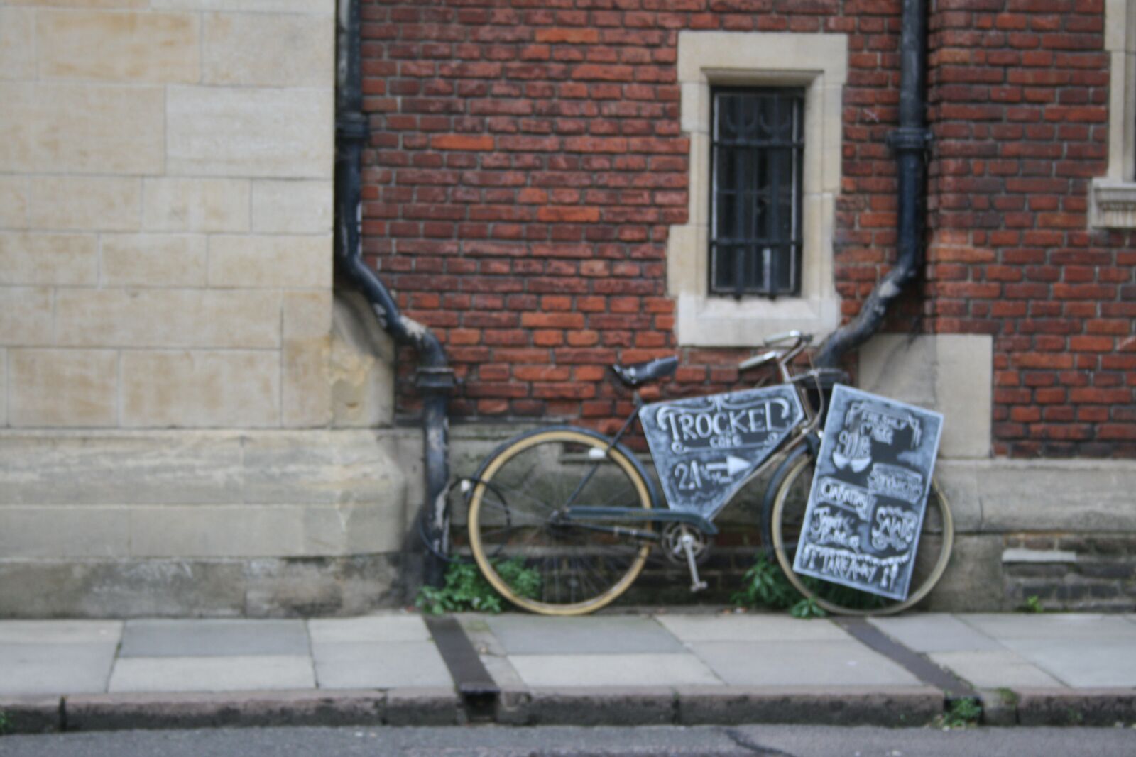 Canon EOS 400D (EOS Digital Rebel XTi / EOS Kiss Digital X) sample photo. Bike, landscape, cambridge photography