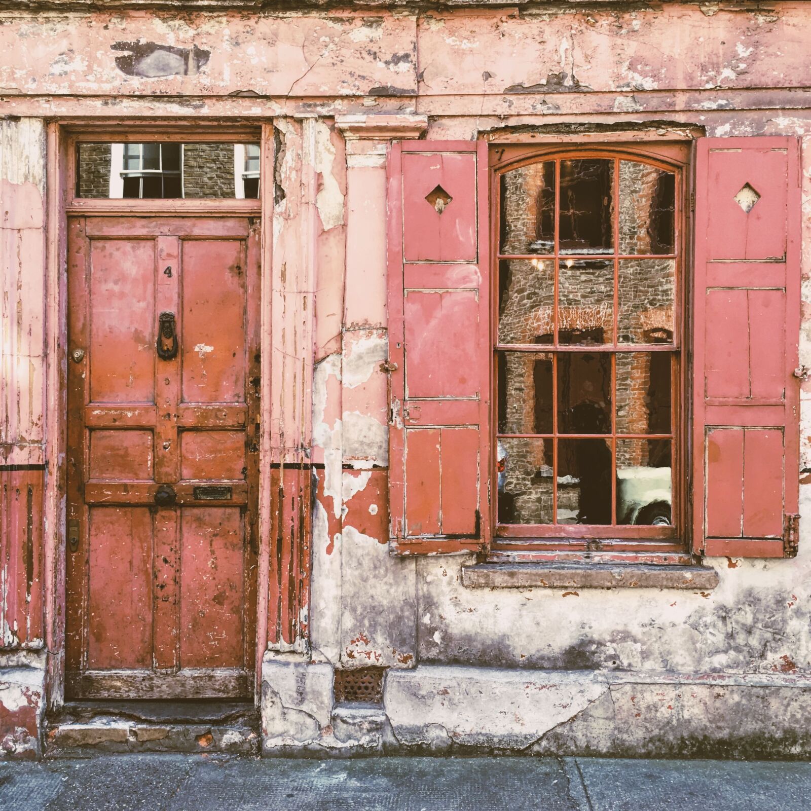 Apple iPhone 6s sample photo. Outside, door, wall photography