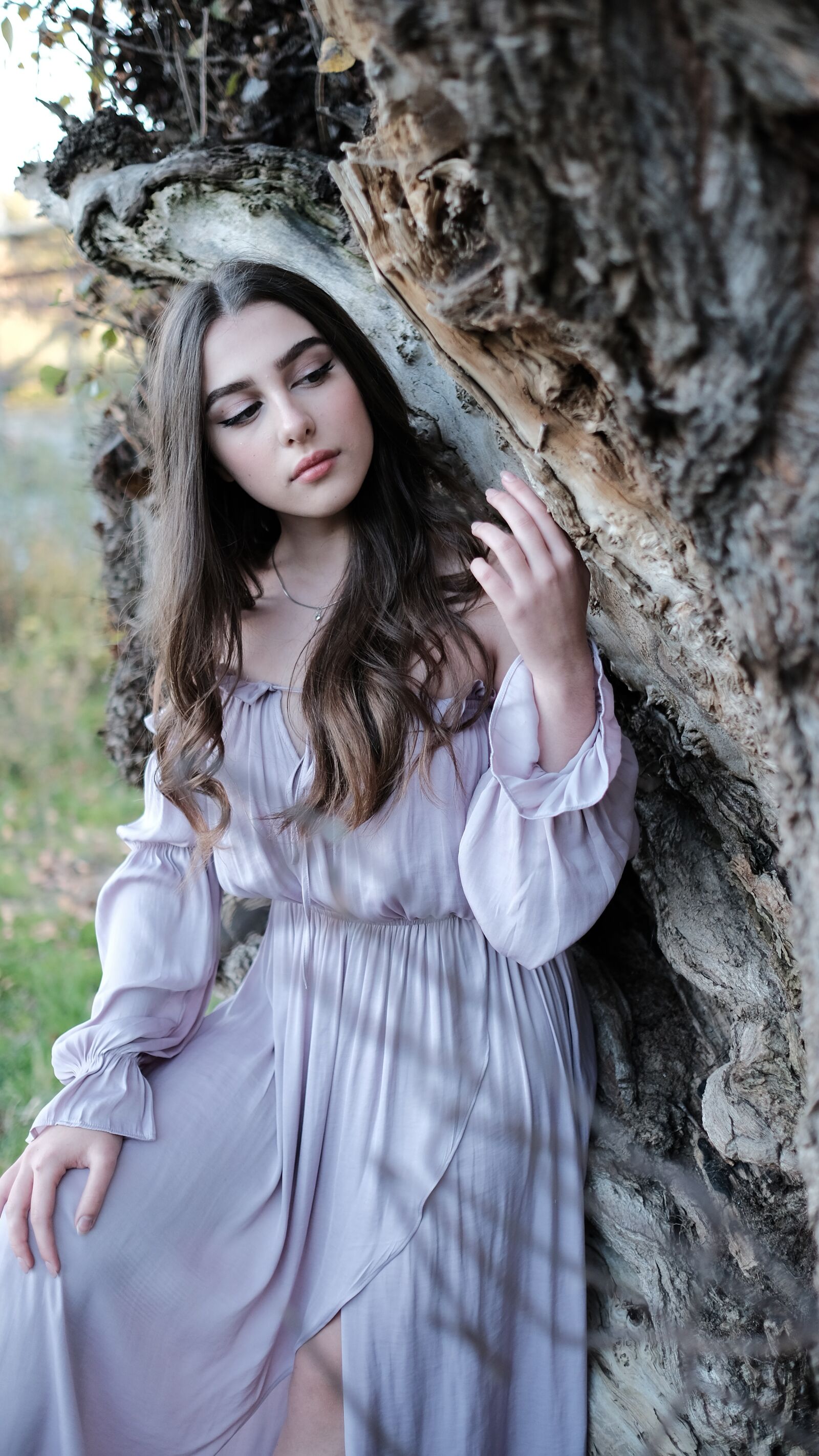Fujifilm XF 23mm F1.4 R sample photo. Tree, girl, portrait photography